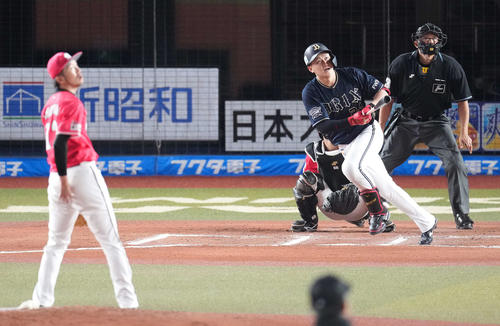 ロッテ対オリックス 6回表オリックス2死、左越えソロ本塁打を放つ紅林。投手石川(撮影・鈴木みどり)
