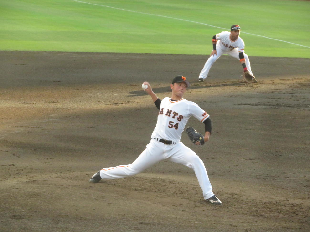 イースタン・リーグの日本ハム戦に先発した巨人直江（撮影・久保賢吾）