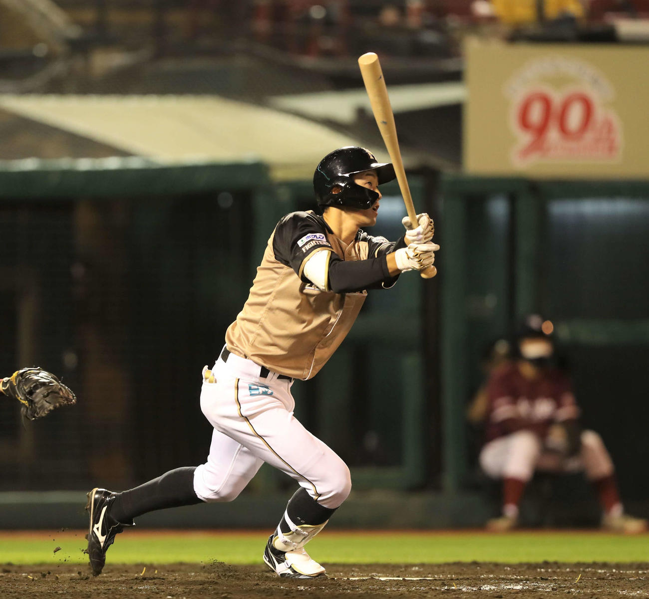 楽天対日本ハム　5回表日本ハム1死二塁、右越え2点本塁打を放つ石井（撮影・黒川智章）