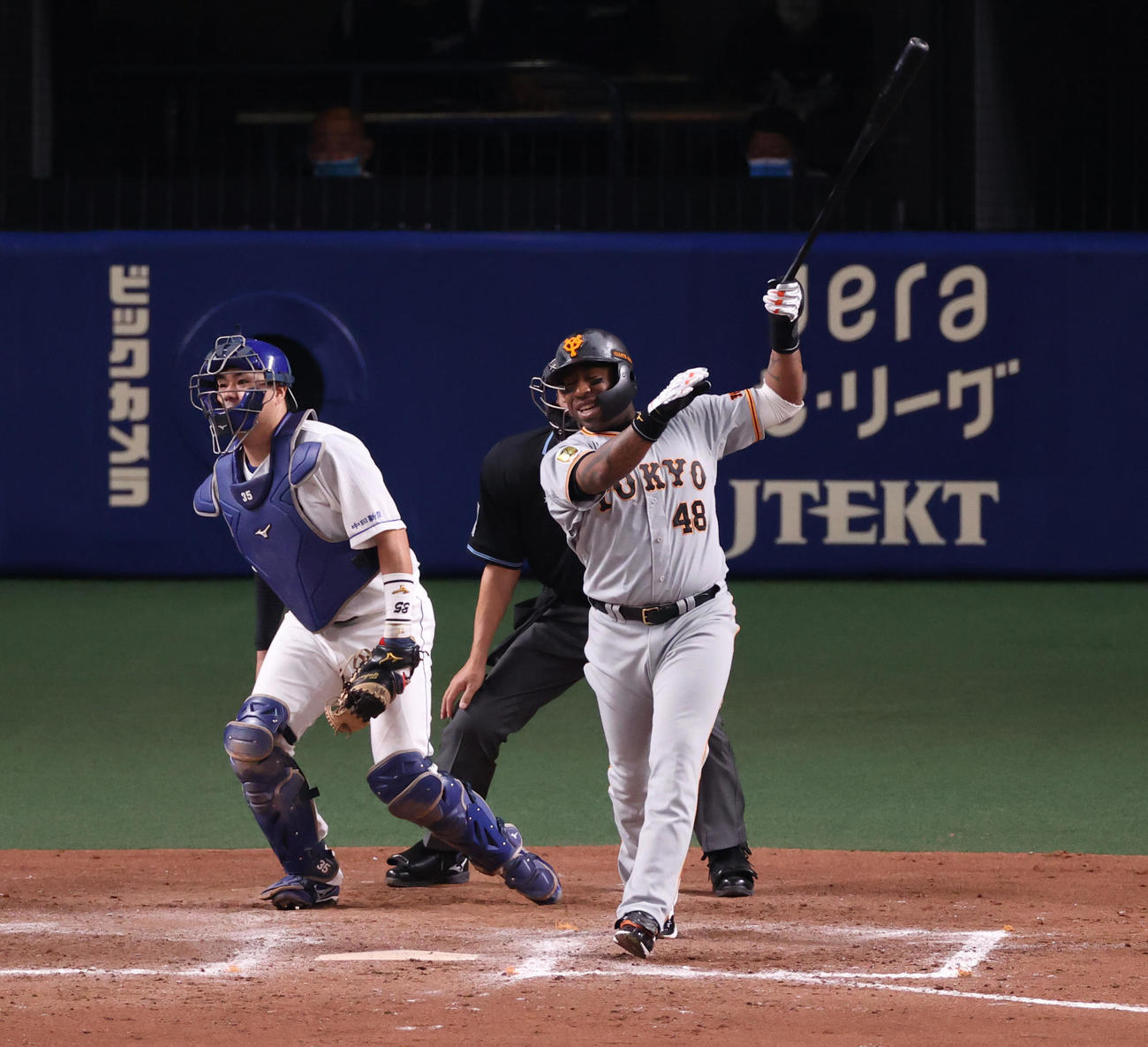 中日対巨人　9回表巨人2死一、三塁、ウィーラーが三振で試合終了となる（撮影・清水貴仁）