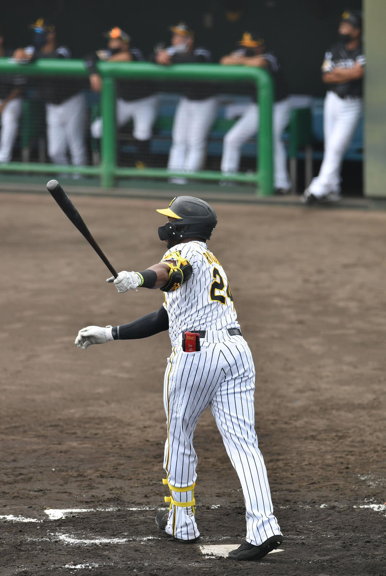 練習試合　阪神対ソフトバンク　6回裏阪神無死満塁、ロハスは中越え満塁本塁打を放つ（代表撮影）