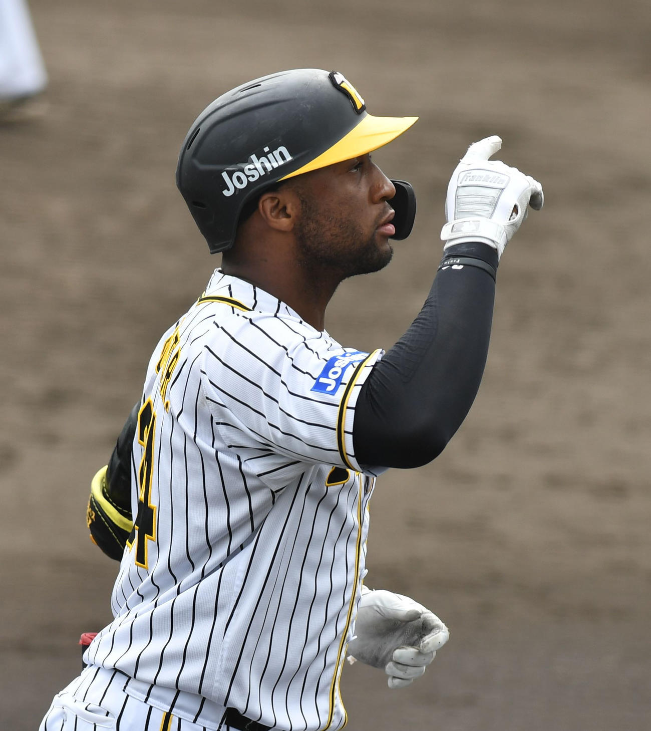 練習試合　阪神対ソフトバンク　6回裏阪神無死満塁、ロハスは中越え満塁本塁打を放つ（代表撮影）