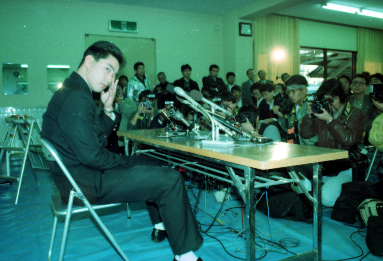 89年11月、ダイエーにドラフト1位で指名されたが、意中の球団・巨人ではなく苦悩の表情を浮かべる元木大介