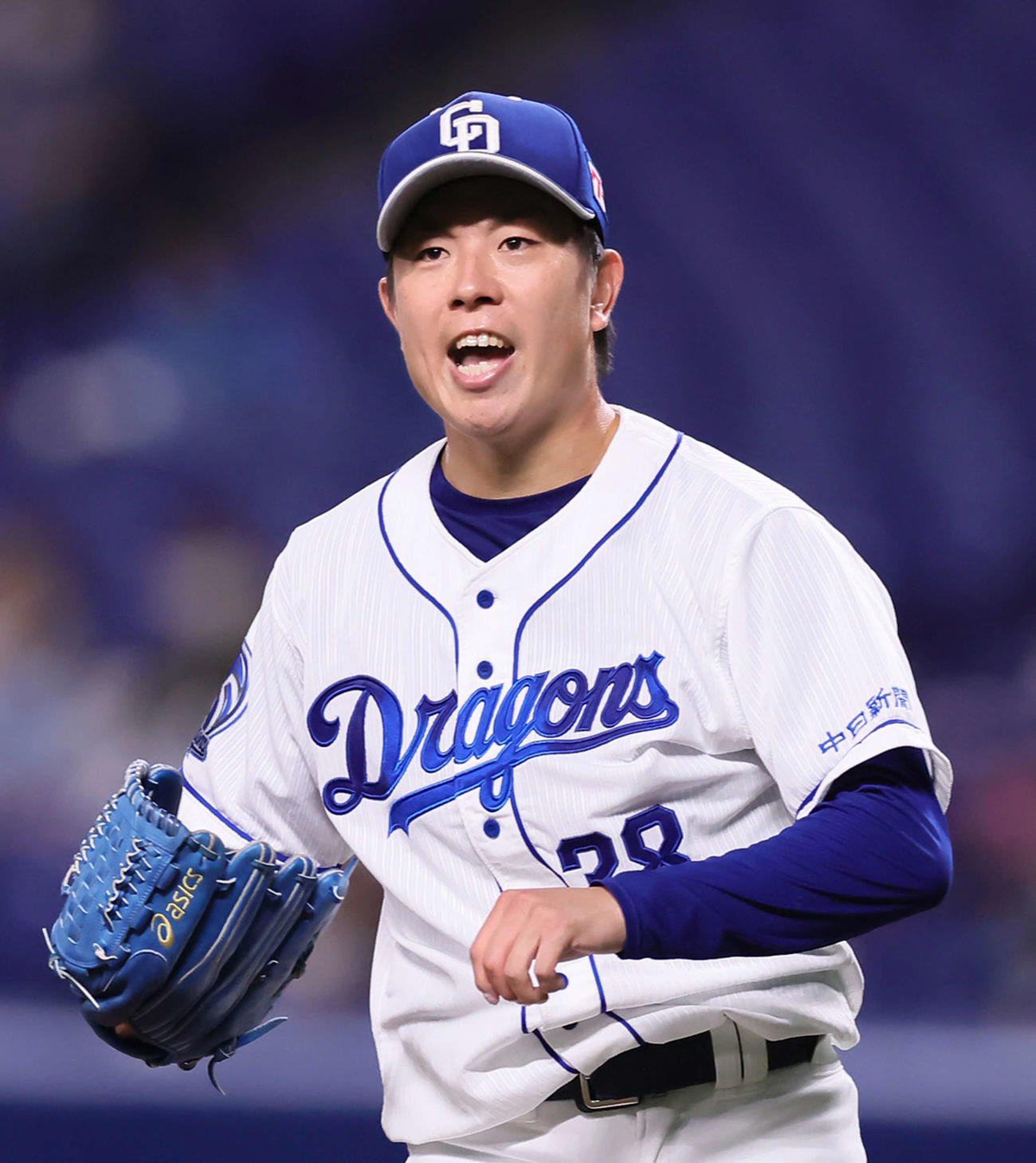中日対巨人　気持ちの入った投球を見せる中日松葉（撮影・足立雅史）