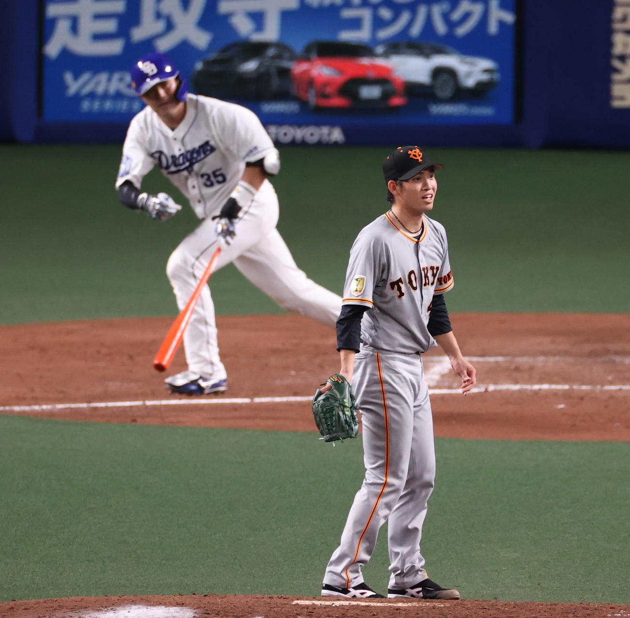 中日対巨人　5回裏中日無死一、二塁、木下拓に左前適時打を打たれる巨人高橋（撮影・清水貴仁）