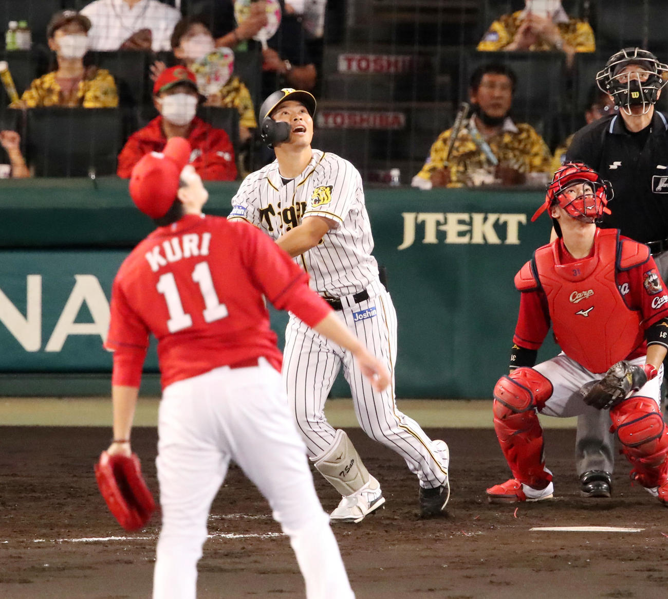 阪神対広島　5回裏阪神無死三塁、代打佐藤輝は左飛を打ち上げ54打席連続無安打となる（撮影・加藤哉）