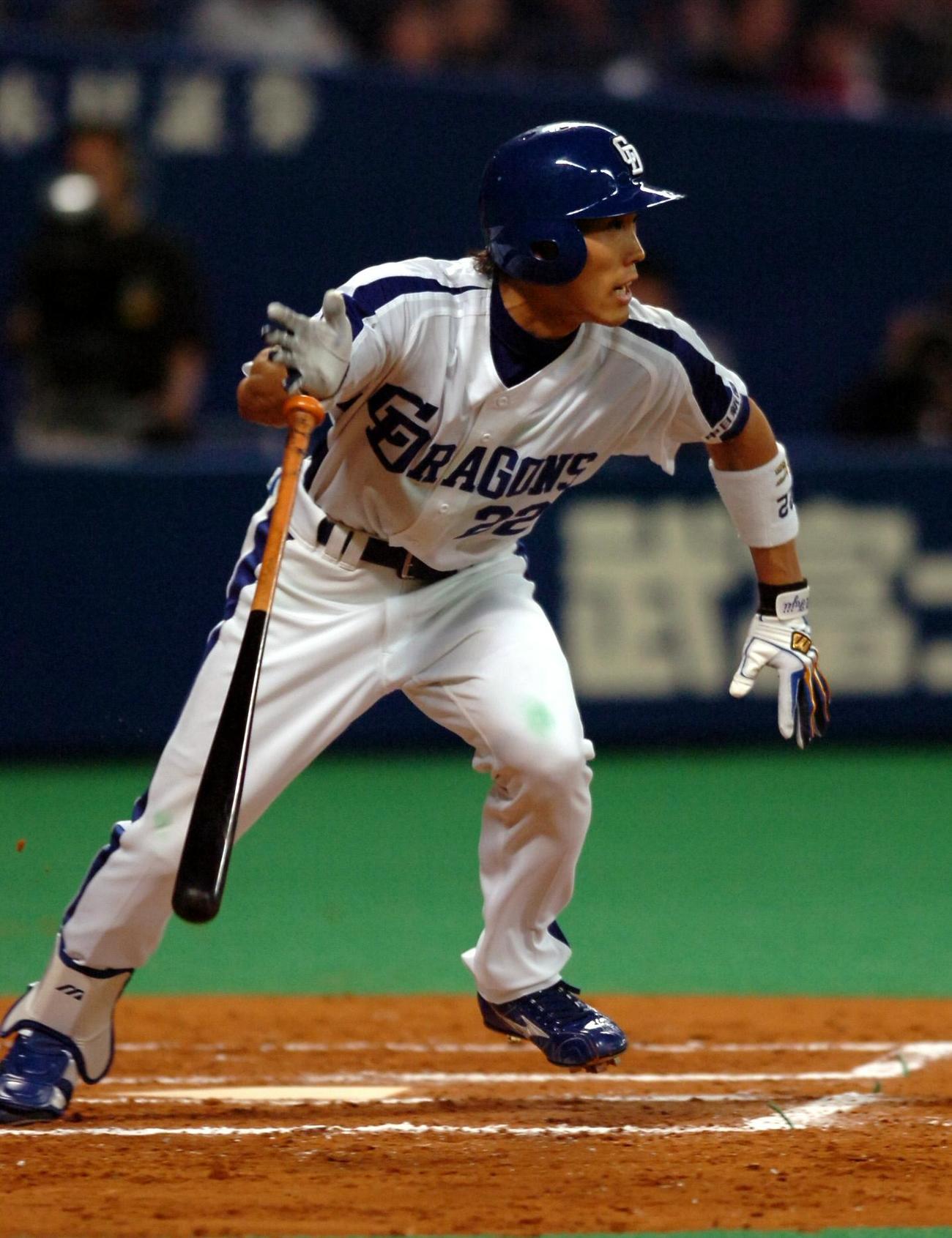 06年4月、広島戦で藤井は右前にプロ初安打を放つ
