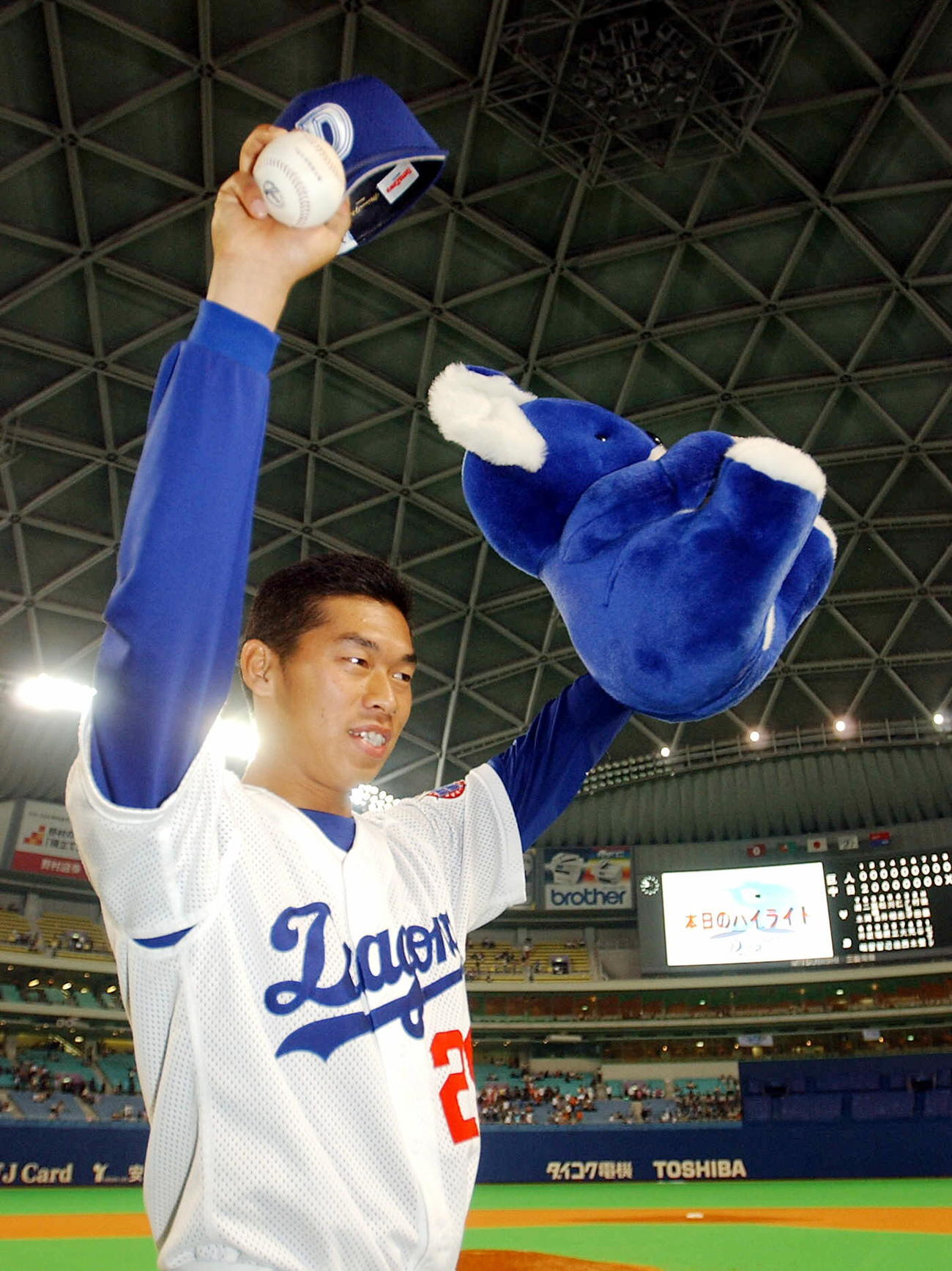 巨人戦でプロ初先発し初勝利を挙げた中日山井（2002年5月8日撮影）