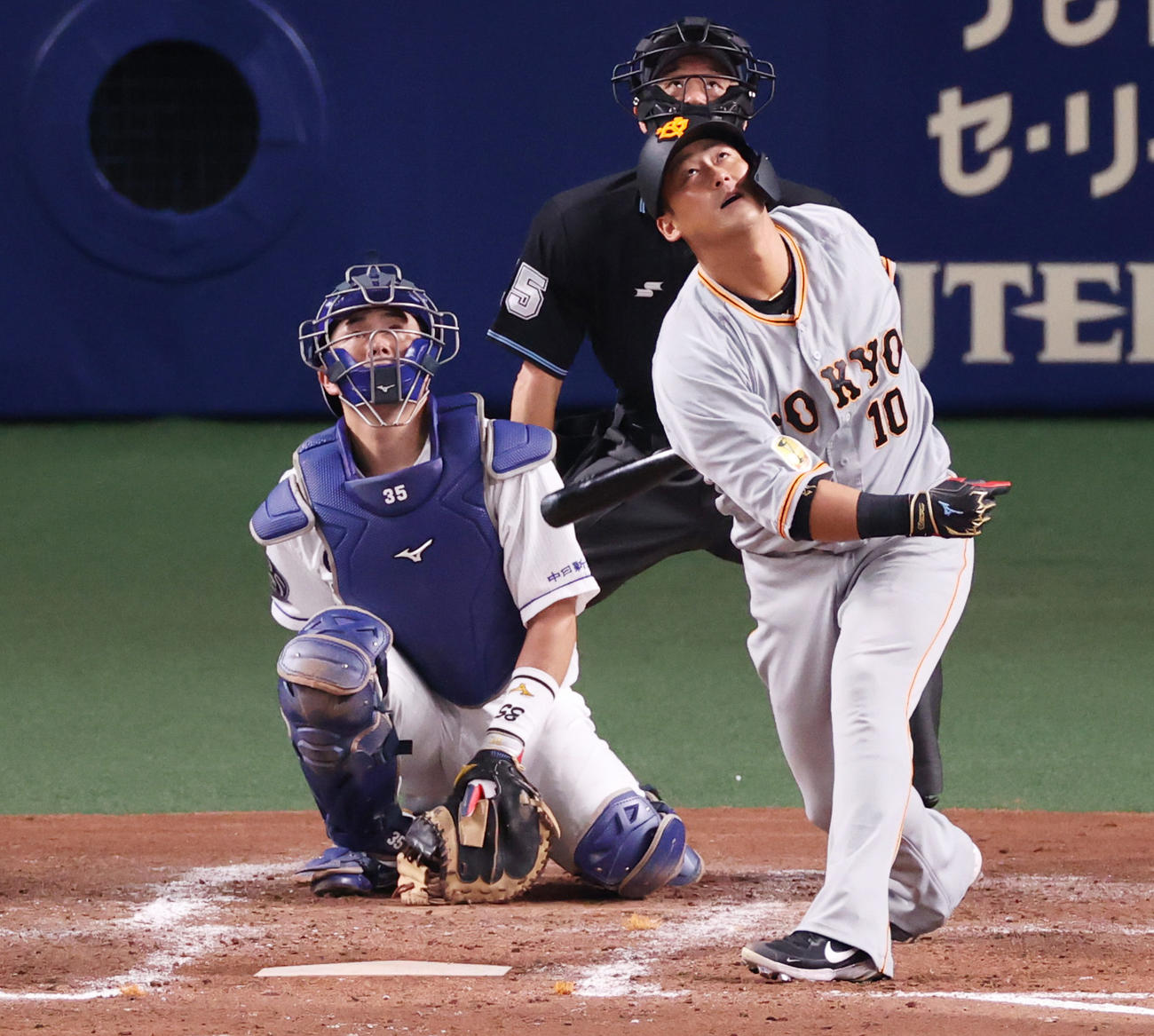 中日対巨人　5回表巨人無死、遊飛に倒れる中田（撮影・清水貴仁）