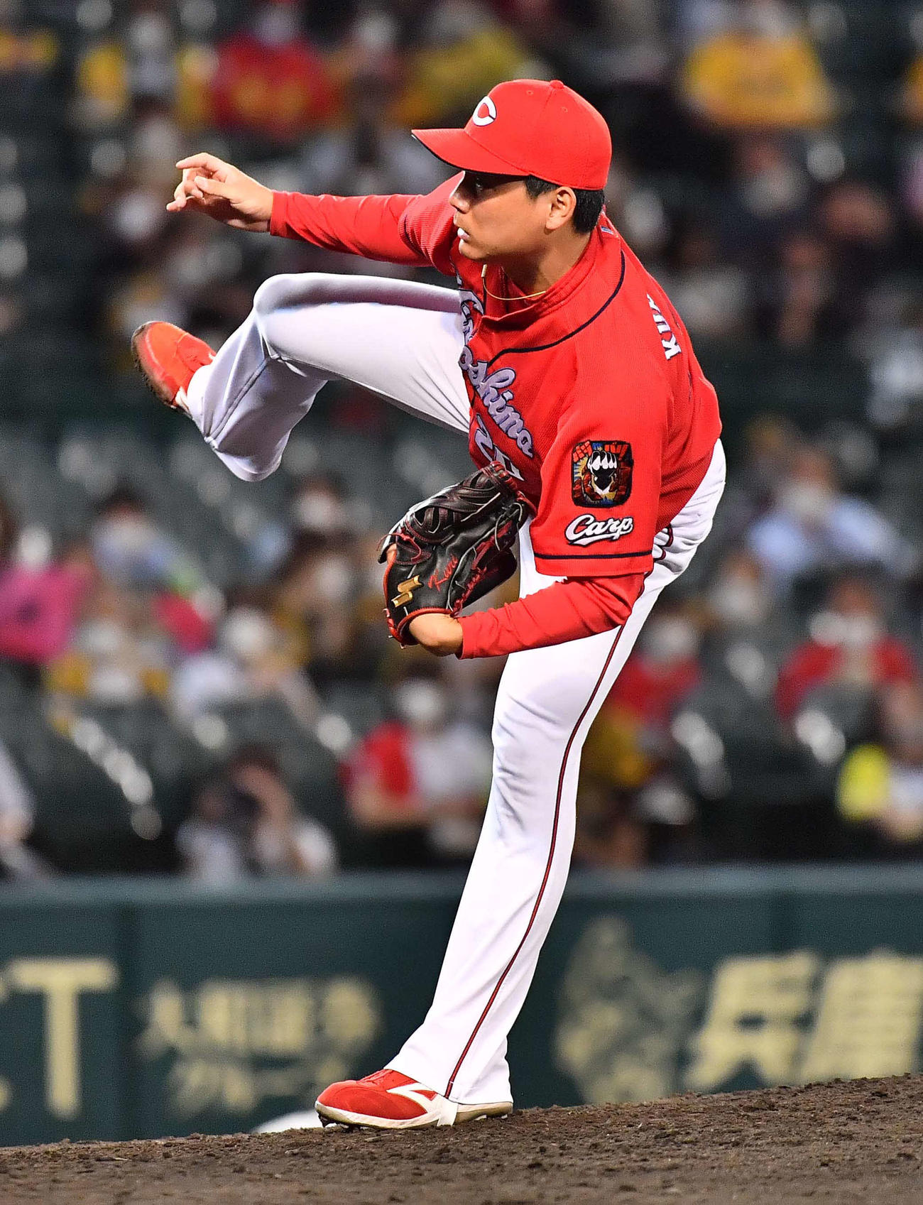 阪神対広島　4番手で登板し28セーブ目を挙げた栗林（撮影・上田博志）
