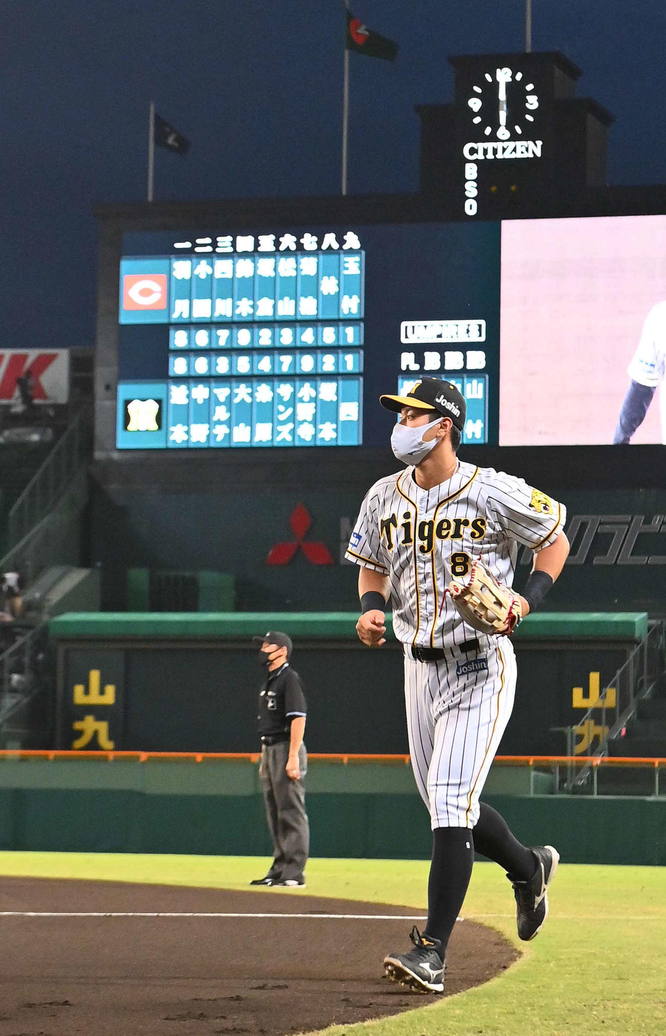 阪神対広島　スタメンを外れた佐藤輝（撮影・上田博志）