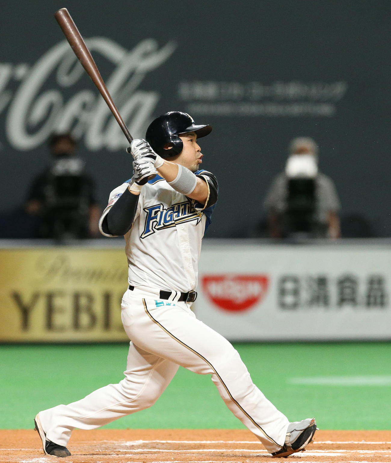 日本ハム対西武　6回裏日本ハム1死一塁、近藤は先制となる適時二塁打を放つ（撮影・佐藤翔太）