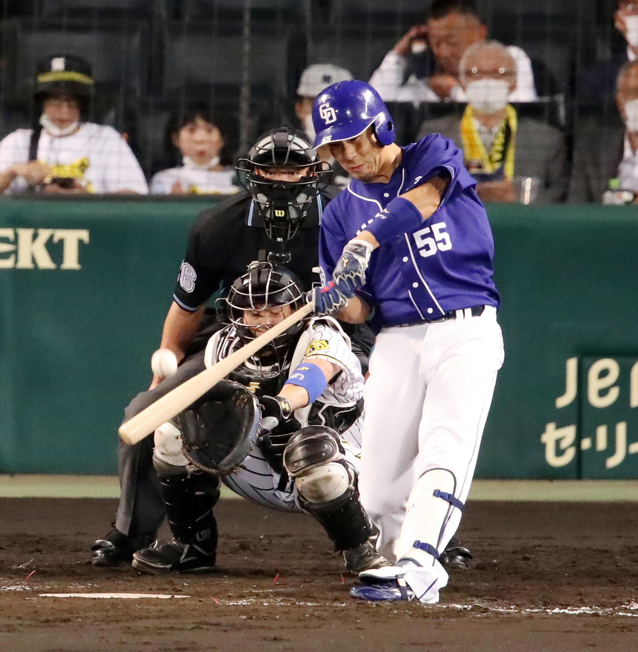 阪神対中日　5回表中日無死、福田は中越え本塁打を放つ（撮影・加藤哉）