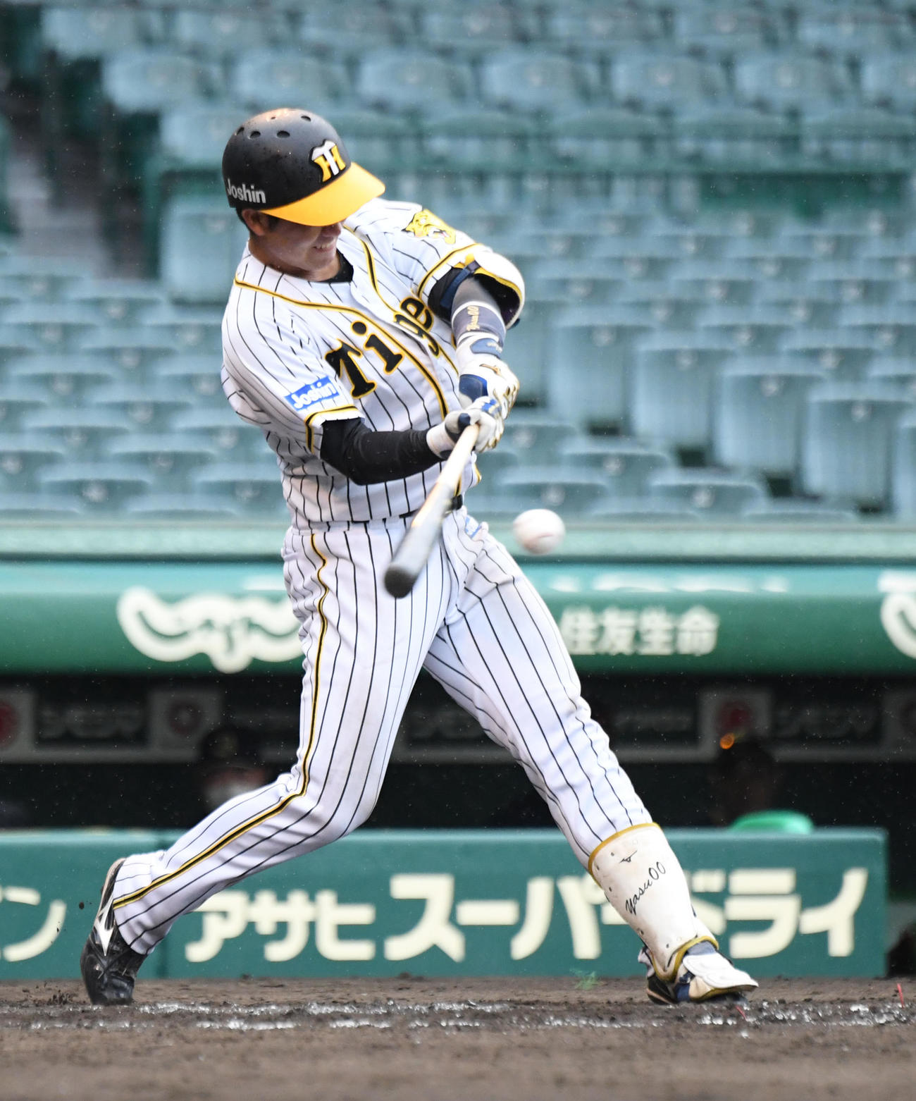 9月26日の阪神対オリックス　7回裏阪神2死満塁、山本は中越え適時三塁打を放つ（撮影・滝沢美穂子）