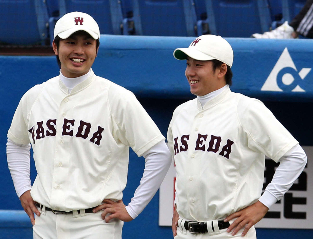 早大時代の斎藤佑樹（右）と大石達也（2010年11月14日）