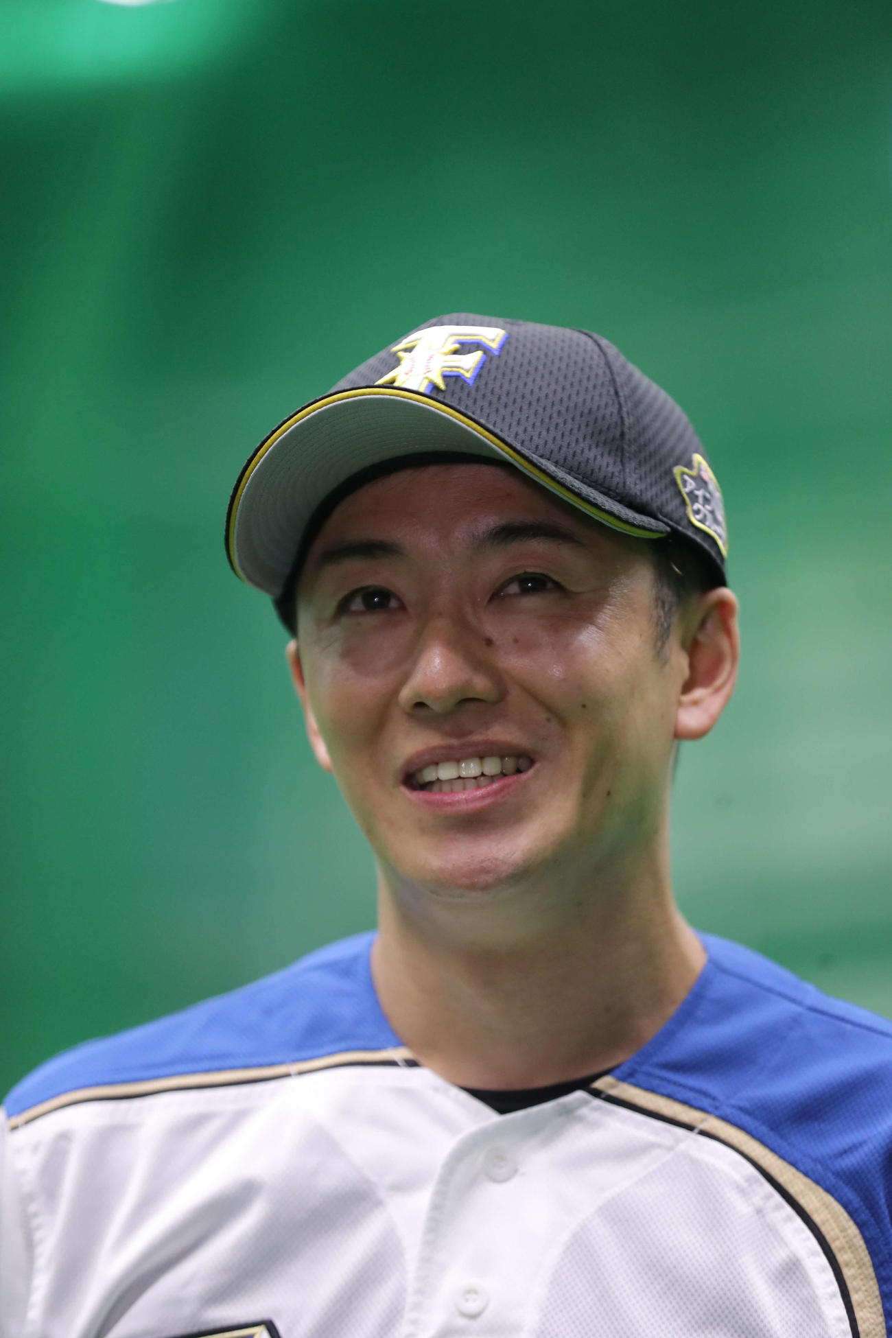 現役引退を発表した日本ハム斎藤佑樹投手が千葉・鎌ケ谷の2軍施設で取材に応じた（代表撮影）