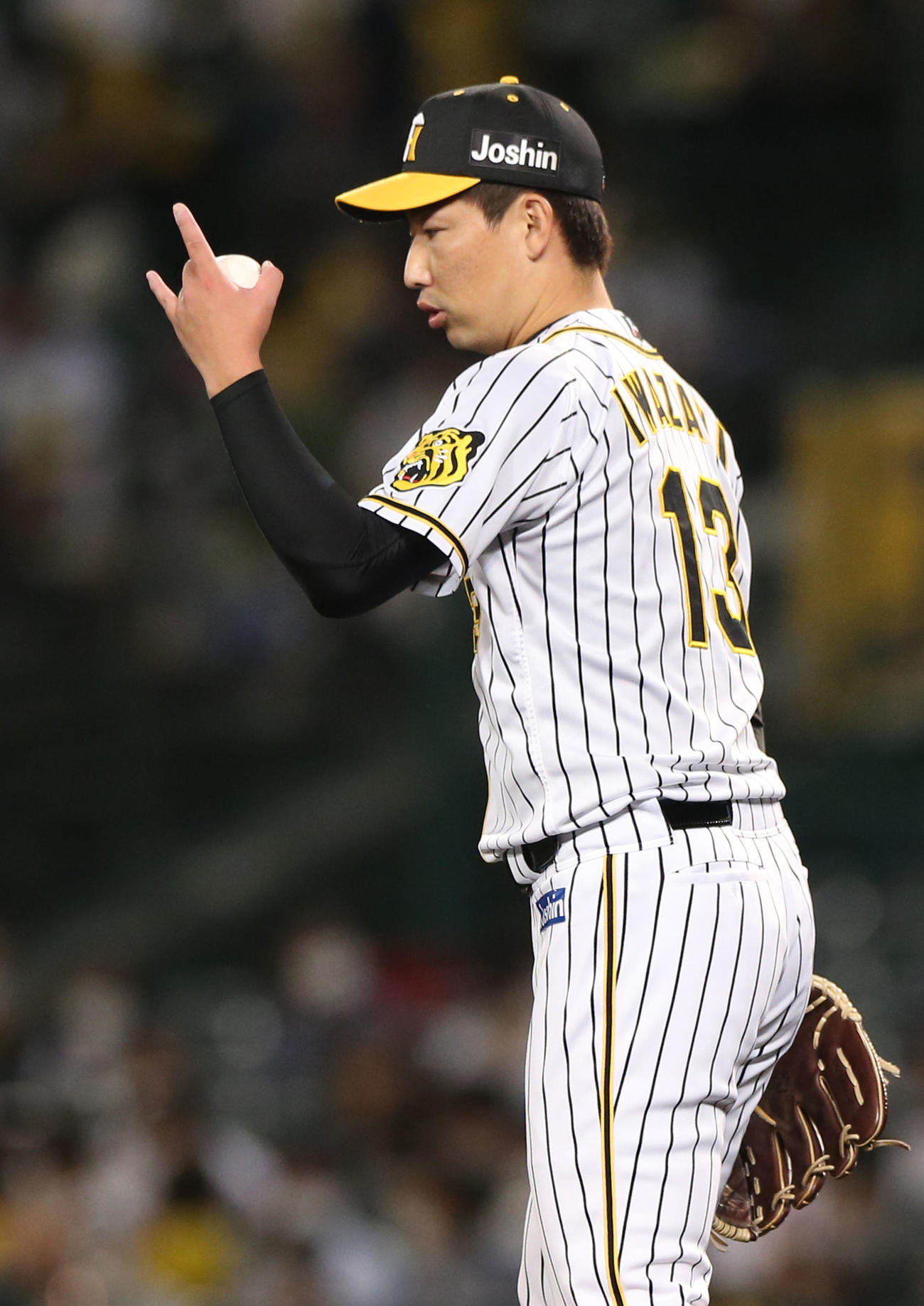 阪神対中日　8回に登板の岩崎は中日打線を3人で抑える（撮影・上山淳一）