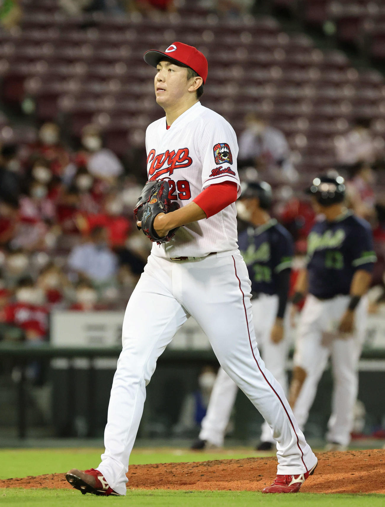 8回表ヤクルト1死三塁、ケムナは降板（撮影・加藤孝規）