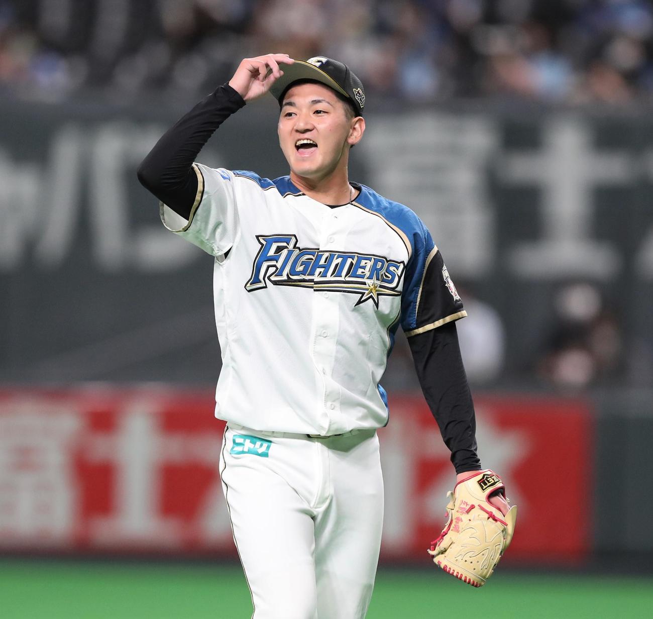 日本ハム対西武　4回表、走者を出すも無失点に抑えホッとした表情の立野（撮影・黒川智章）