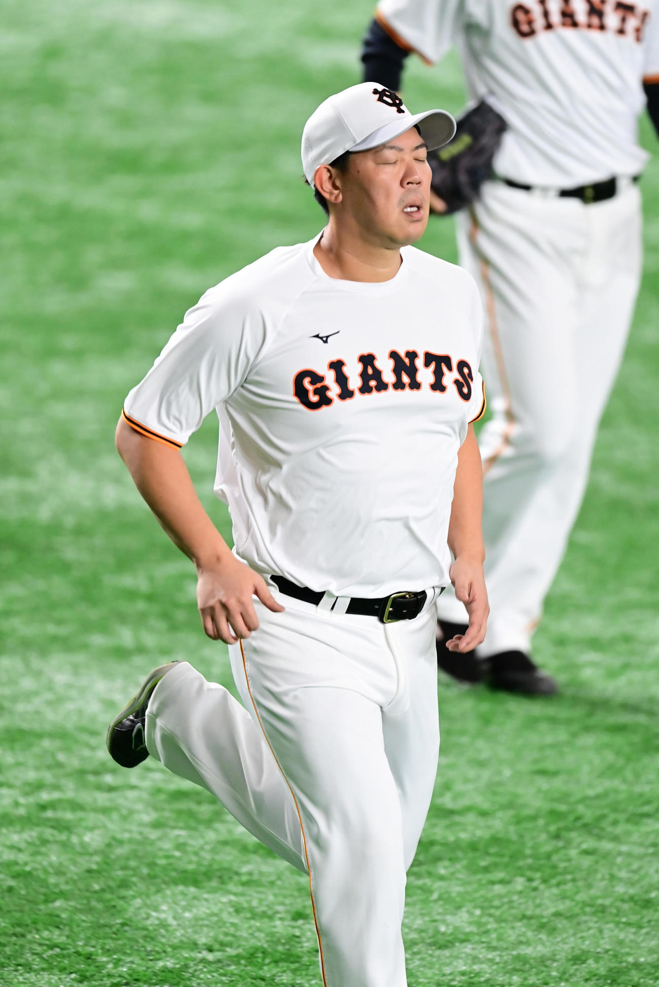 巨人対DeNA　試合前の練習で短めのダッシュで調整する巨人山口俊（撮影・小沢裕）
