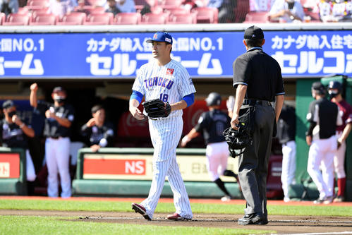 楽天対ロッテ　1回表ロッテ1死一、二塁、レアードに先制の適時二塁打を浴びる田中将（撮影・滝沢徹郎）