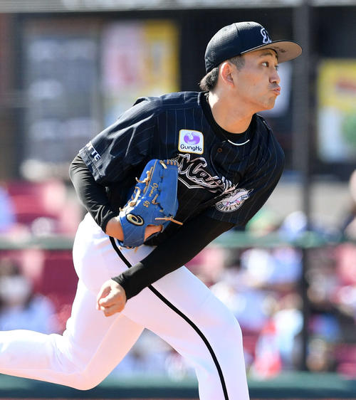 楽天対ロッテ　ロッテ先発の小島（撮影・滝沢徹郎）