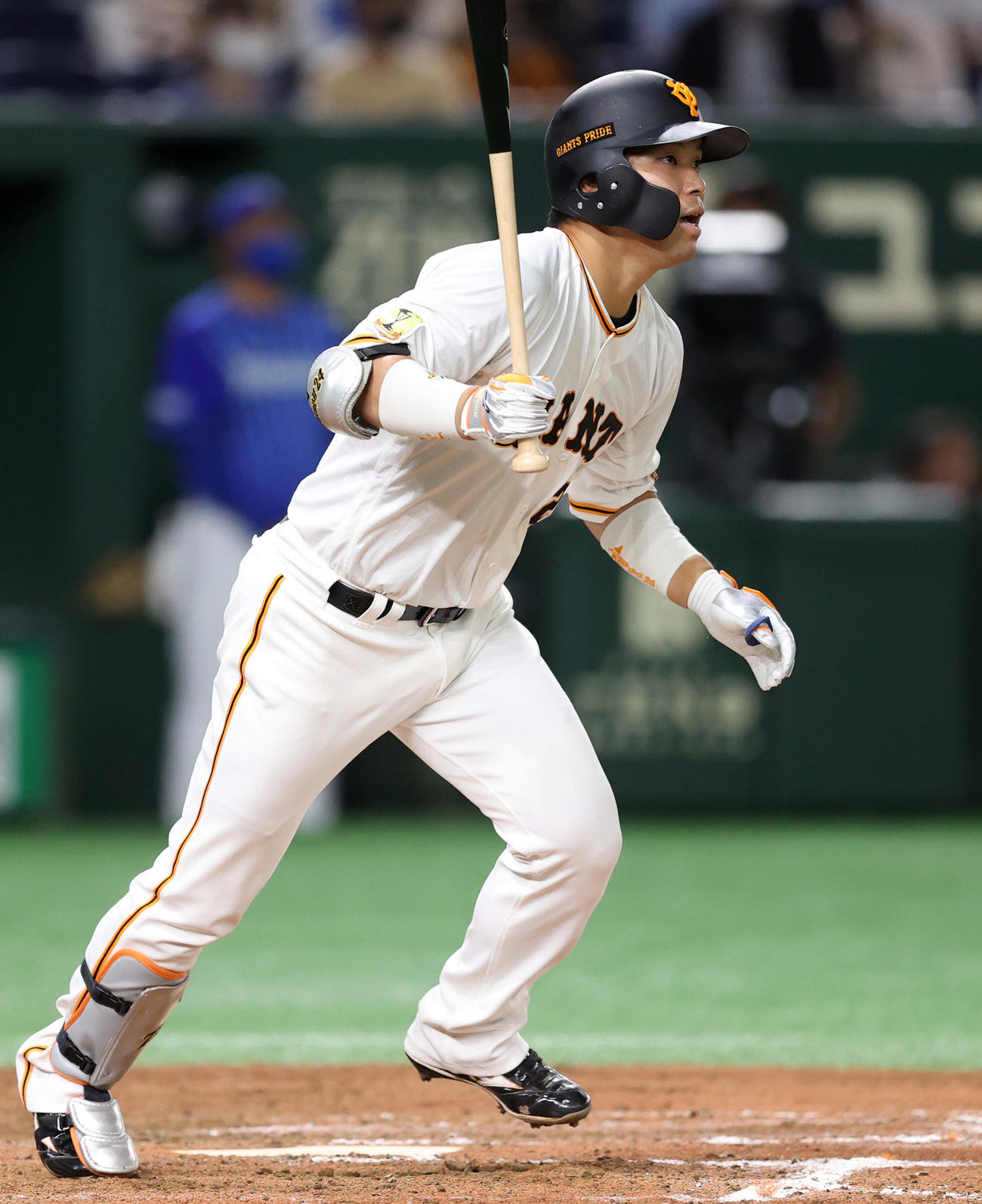 巨人対DeNA 9回裏巨人2死二塁、適時二塁打を放つ大城（撮影・狩俣裕三）