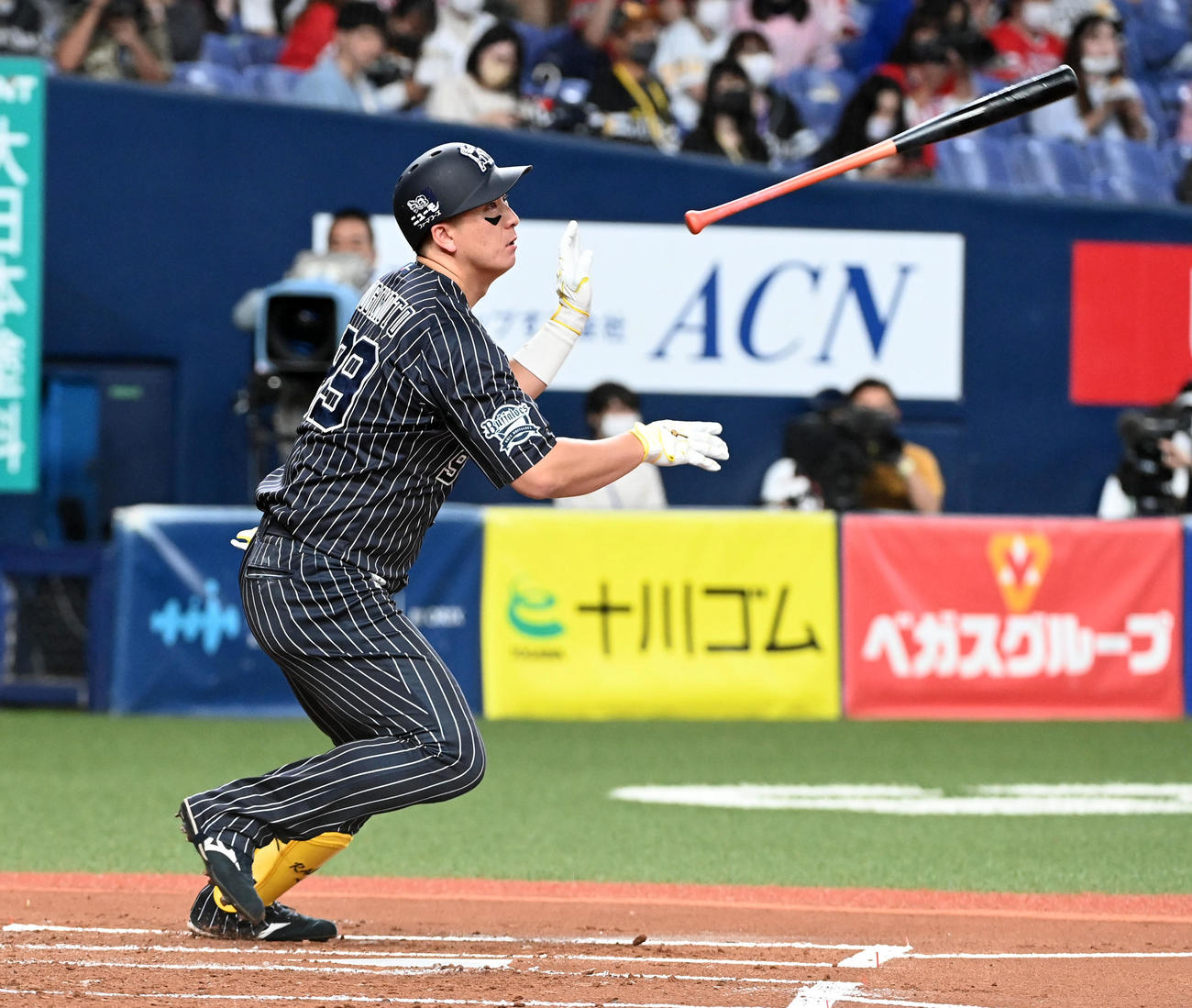 オリックス対ソフトバンク　2回裏オリックス無死、杉本は先制の右越え本塁打を放つ（撮影・前岡正明）