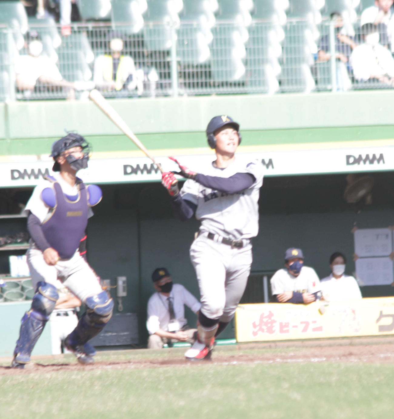 今秋ドラフト候補の関大・野口智哉内野手は3回、右翼に逆転2ランを放った