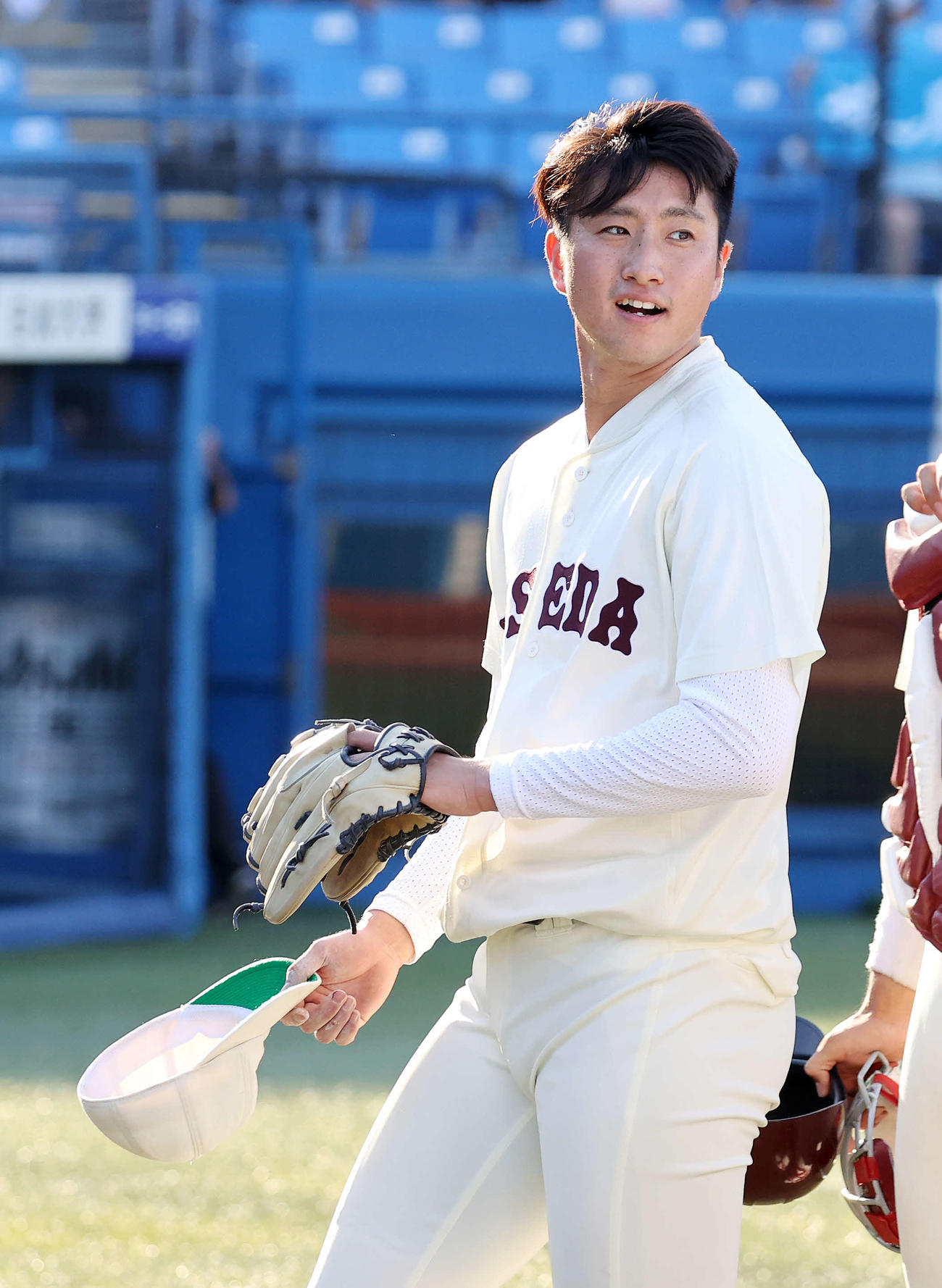 東大対早大　勝利し笑顔を見せる早大・西垣（撮影・鈴木正人）