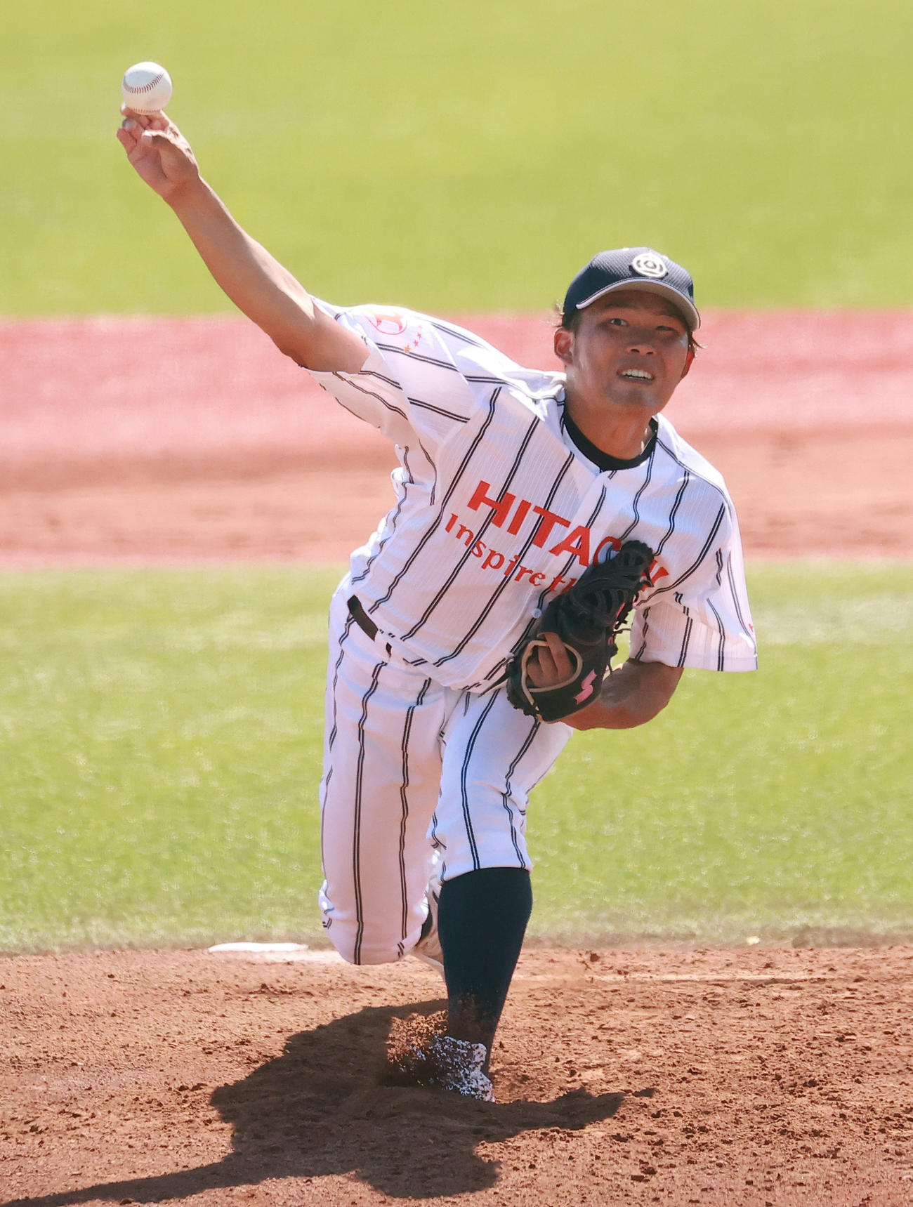 SUBARU対日立製作所　力投する日立製作所・原田（撮影・野上伸悟）
