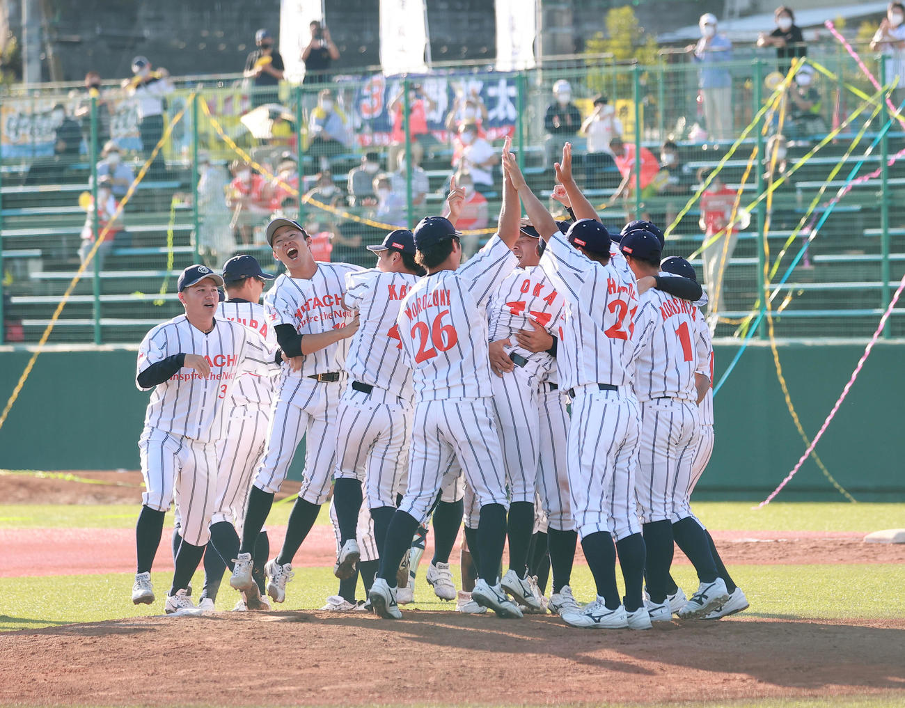 SUBARU対日立製作所　北関東地区第1代表を決め喜ぶ日立製作所の選手たち（撮影・野上伸悟）