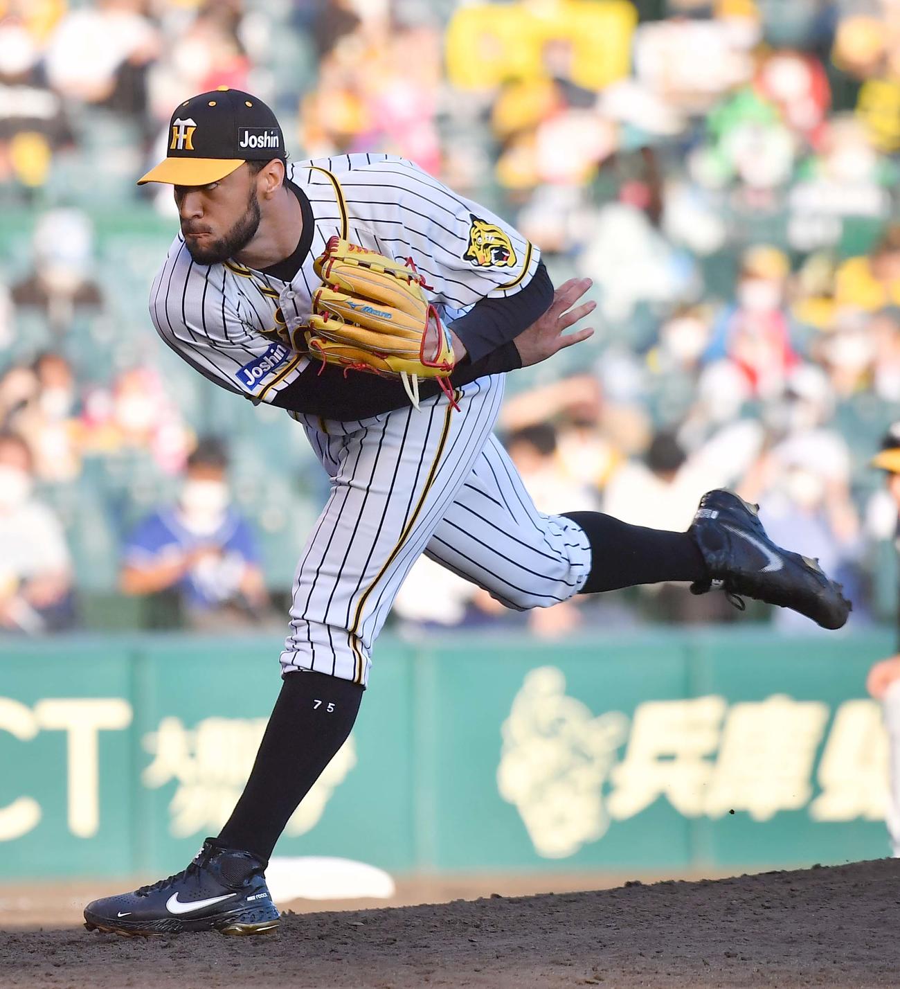阪神対中日　阪神4番手で登板したスアレス（撮影・上田博志）
