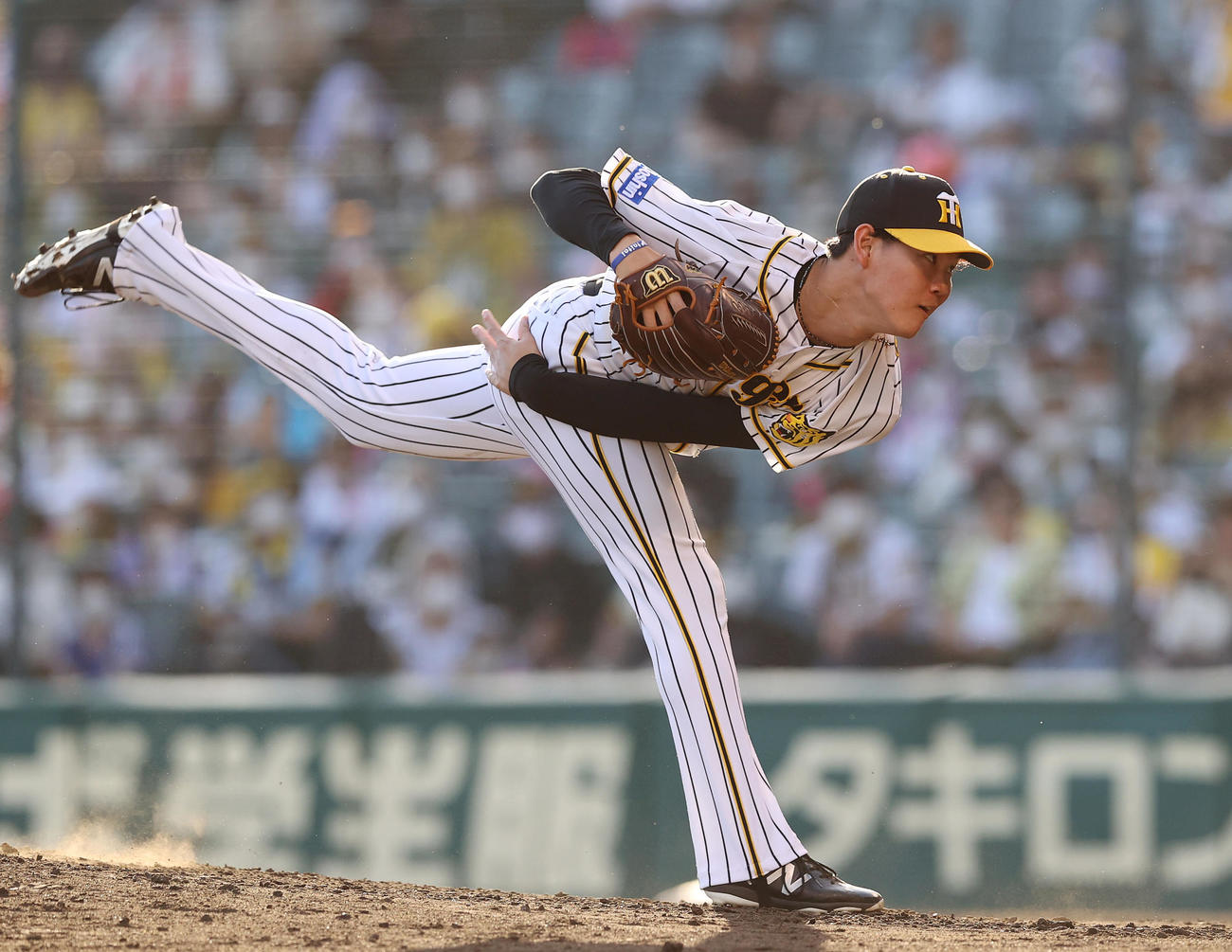 阪神対中日　7回表中日1死一塁、阪神2番手で登板する及川（撮影・前田充）