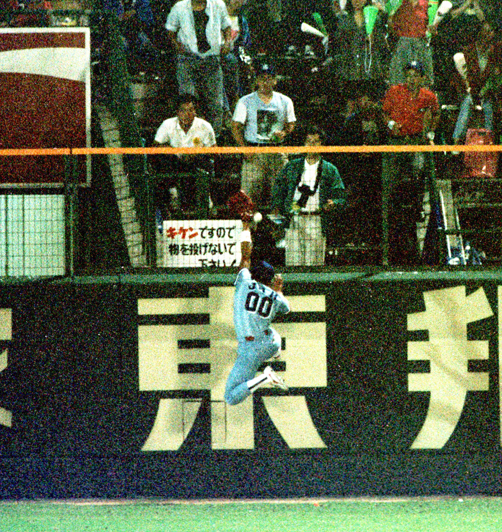 1992年9月11日阪神－ヤクルト戦　9回裏2死二塁で八木裕の大飛球を一度は平光審判がサヨナラ本塁打を宣告したがその後、打球はフェンスのラバー上部に当たりスタンドインしたと判定されエンタイトルツーベースに覆る