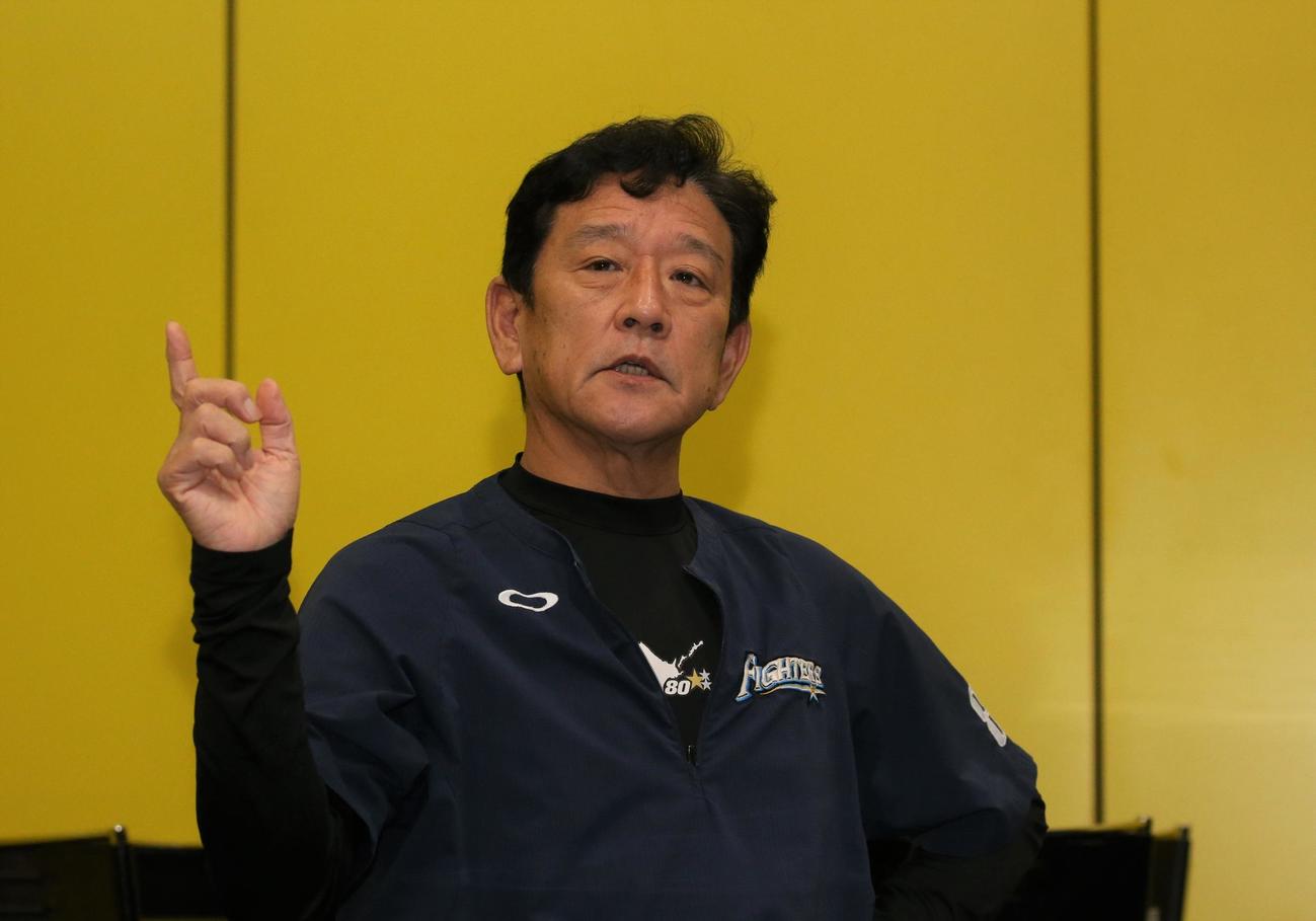 大谷について話す日本ハム栗山監督（撮影・黒川智章）