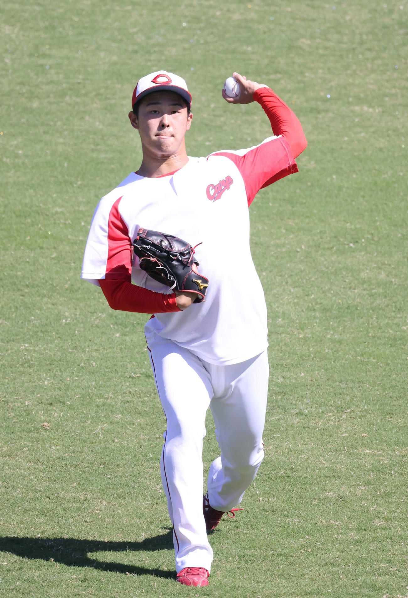 広島投手指名練習　キャッチボールをする玉村（撮影・加藤孝規）