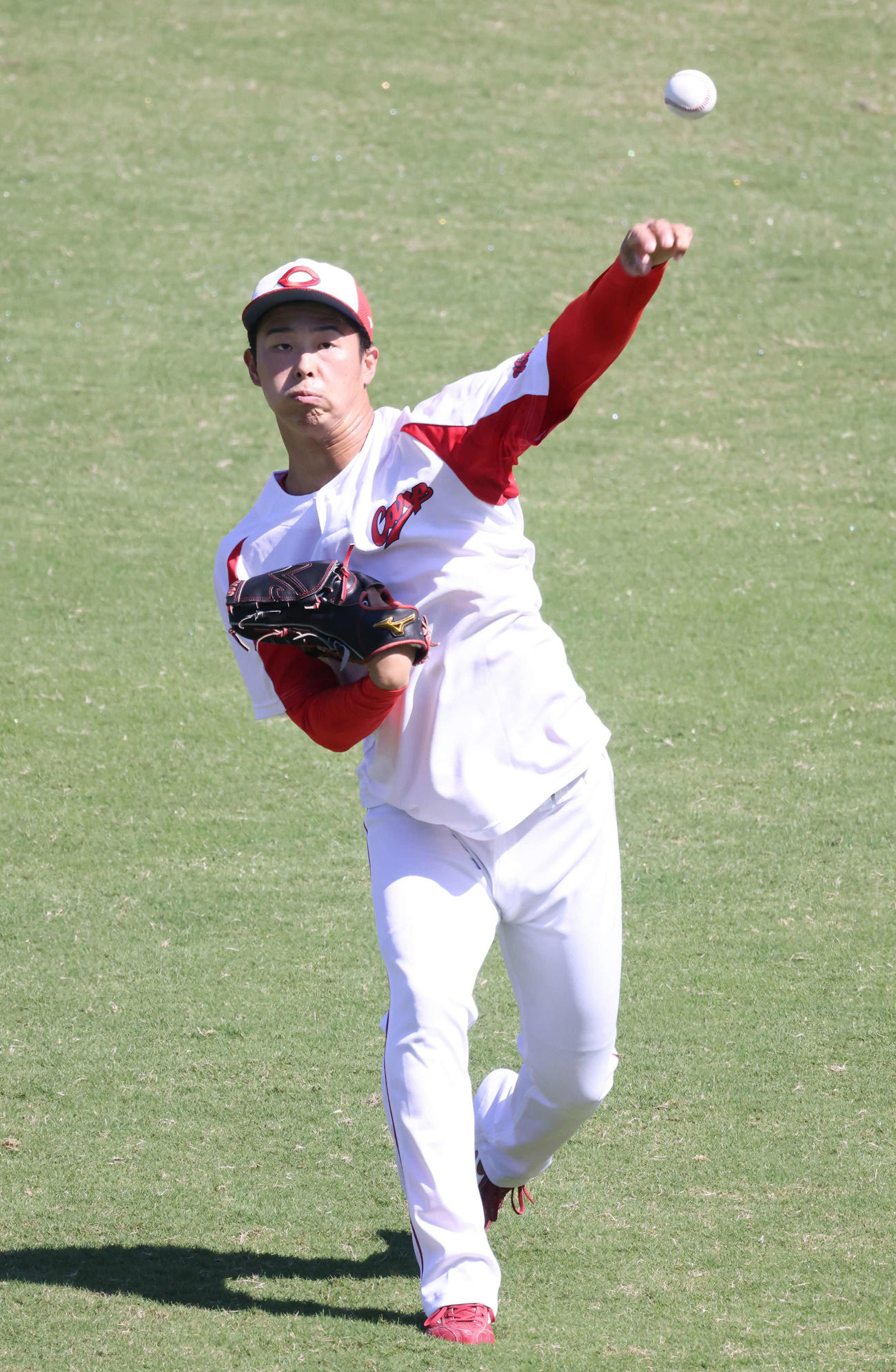 広島投手指名練習　キャッチボールをする玉村（撮影・加藤孝規）