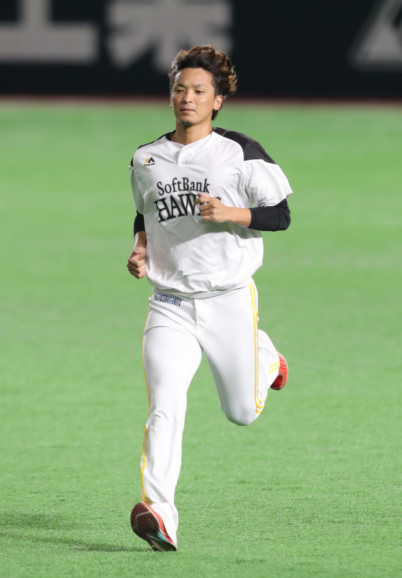 ランニングをする東浜（撮影・屋方直哉）