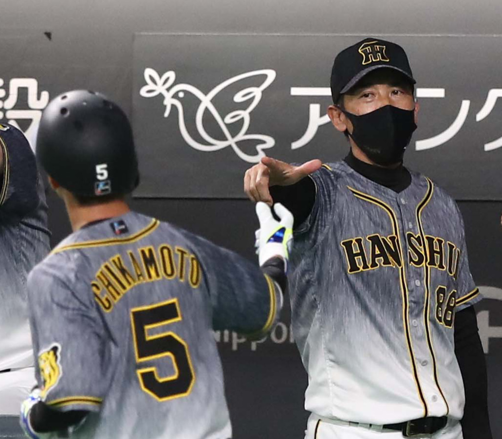 近本光司と矢野監督（2021年6月10日撮影）