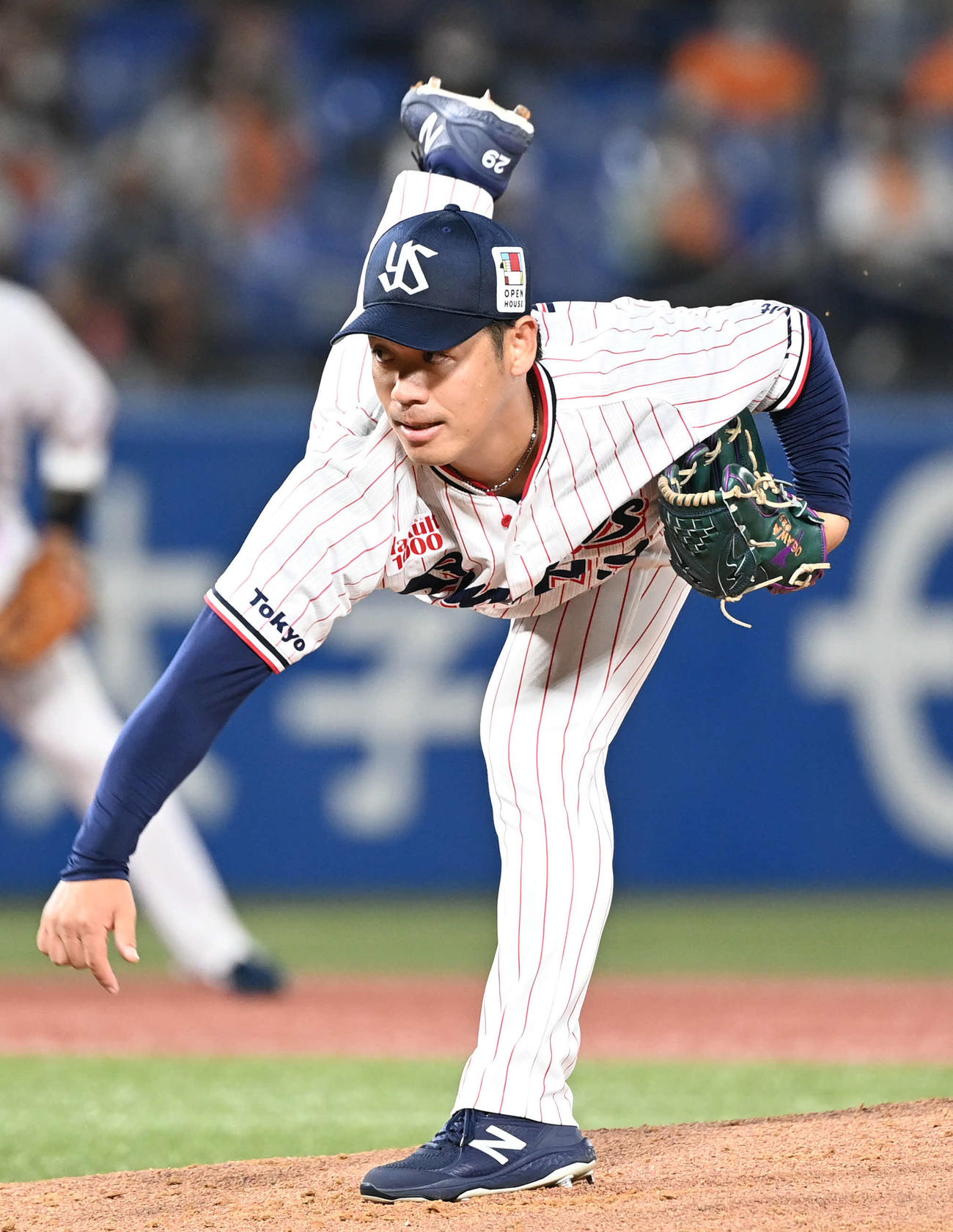 ヤクルト対巨人　力投するヤクルト先発の小川（撮影・山崎安昭）