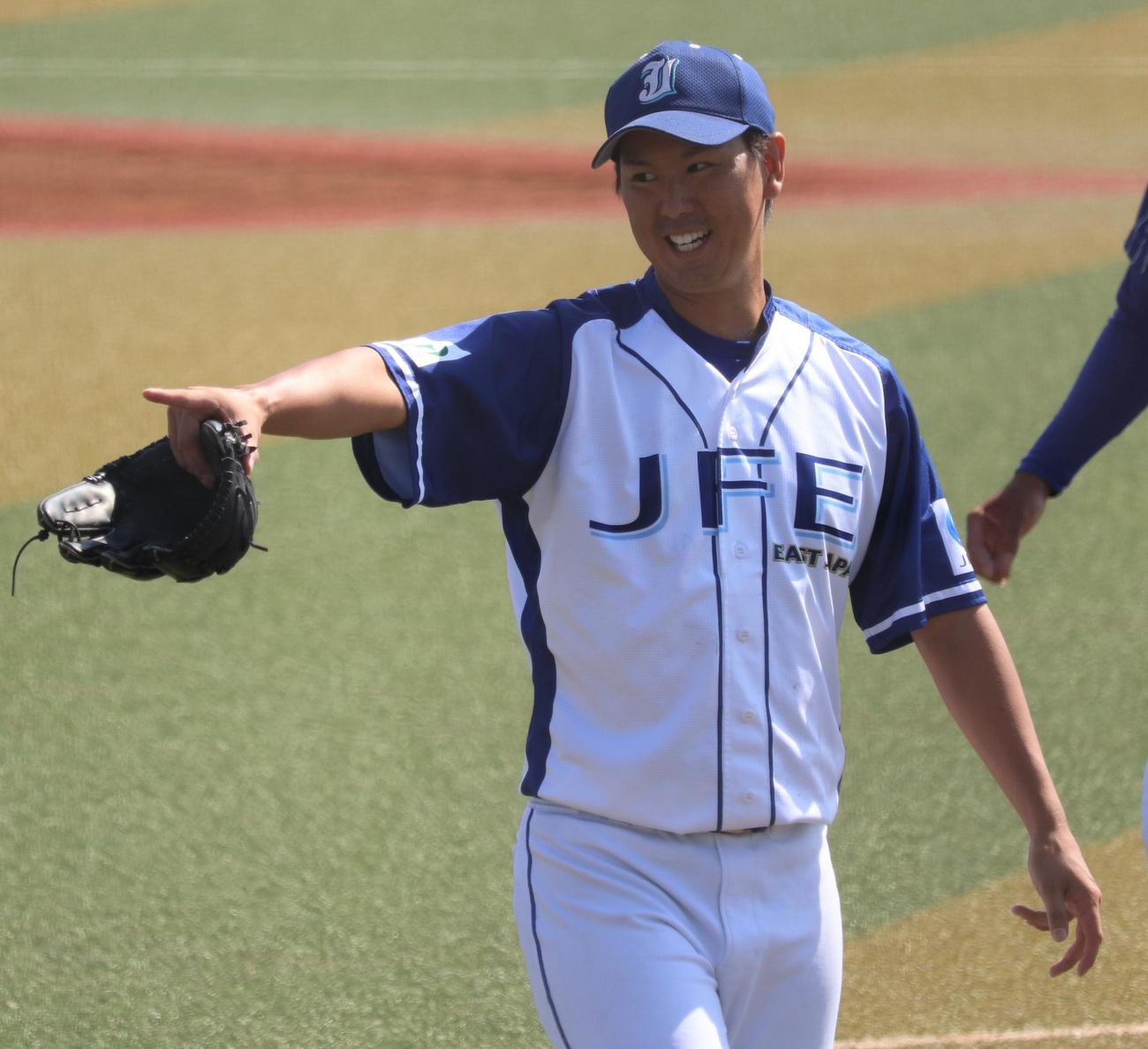 JFE東日本対テイ・エステック　2死満塁のピンチを抑えたJFE東日本・須田（撮影・阿部泰斉）