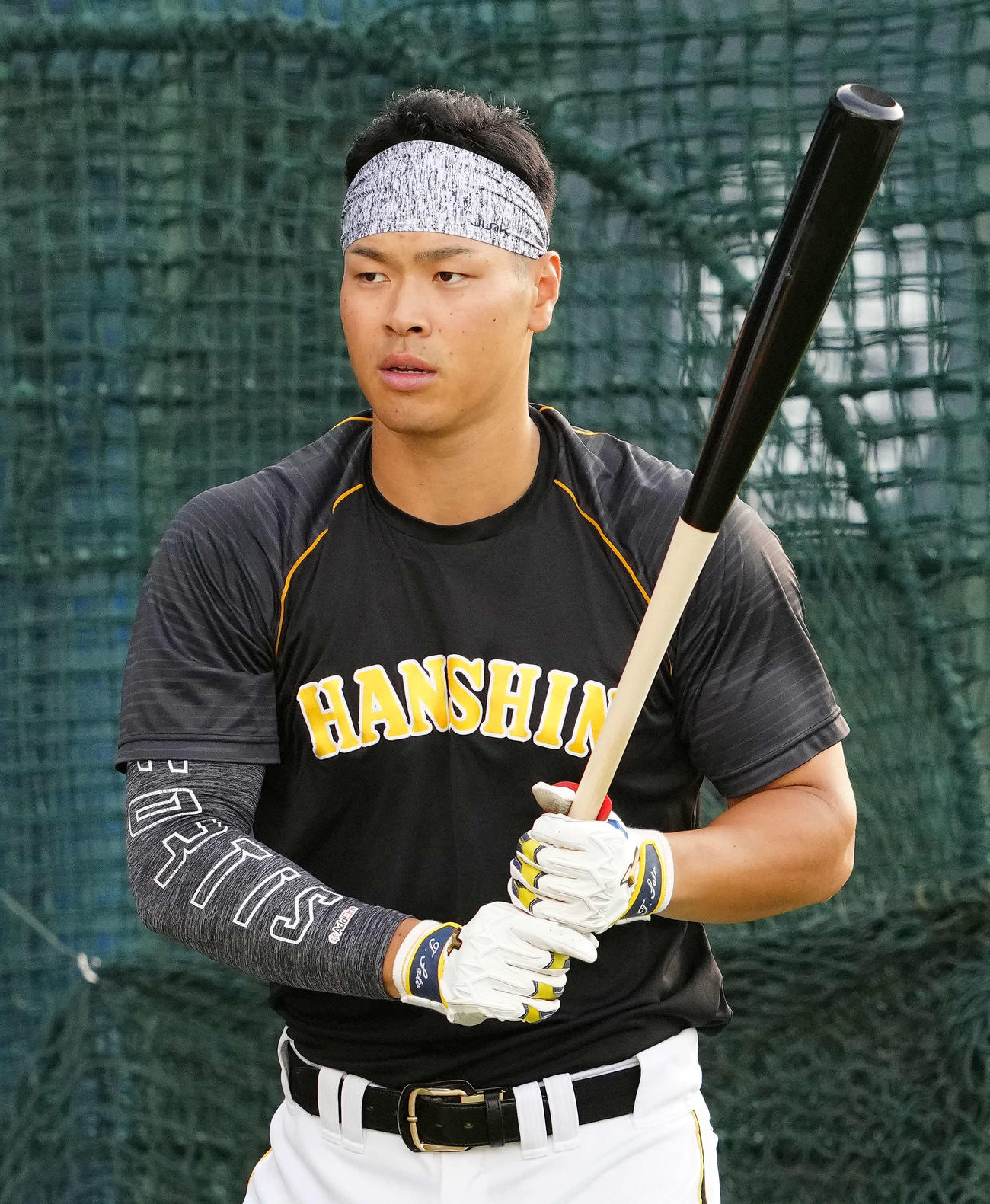 DeNA対阪神　試合前、打撃練習する阪神佐藤輝（撮影・江口和貴）
