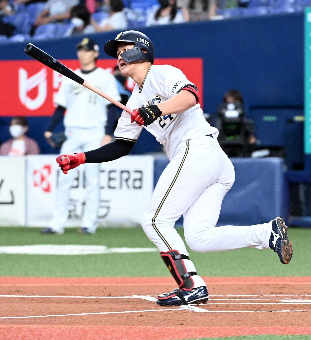 オリックス対日本ハム　1回裏オリックス1死一塁、紅林は先制の左越え2点本塁打を放つ（撮影・前岡正明）