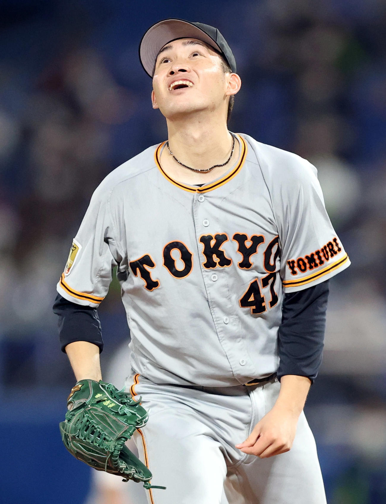 ヤクルト対巨人　4回裏ヤクルト無死、西浦直亨にソロ本塁打を打たれる高橋（撮影・狩俣裕三）