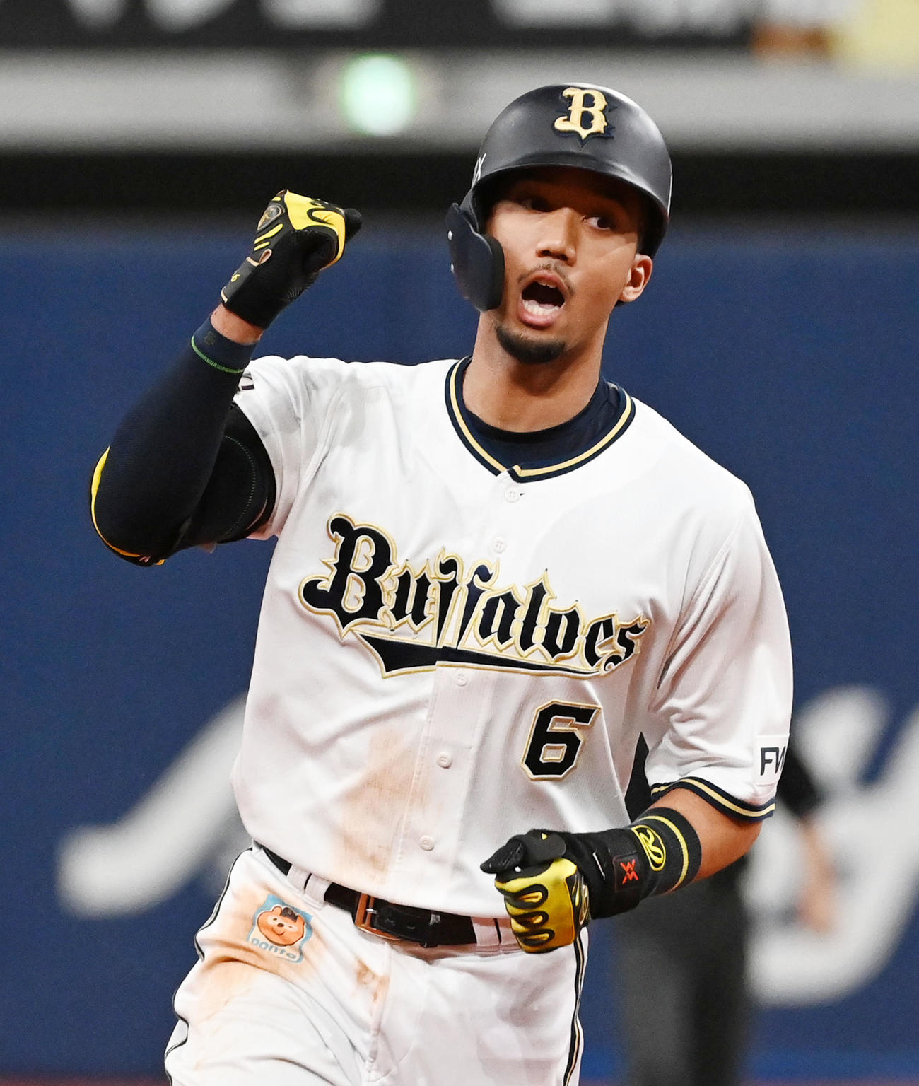 オリックス対日本ハム　5回裏オリックス1死、宗は右中間に本塁打を放ちガッツポーズ（撮影・前岡正明）
