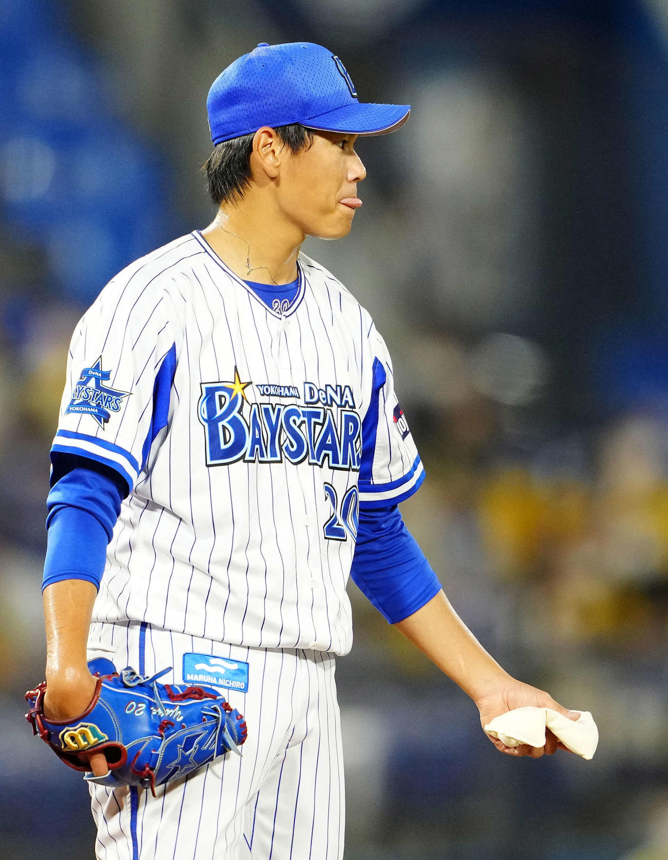 DeNA対阪神　1回表阪神1死二塁、大山に適時打を浴び舌を出す坂本（撮影・江口和貴）