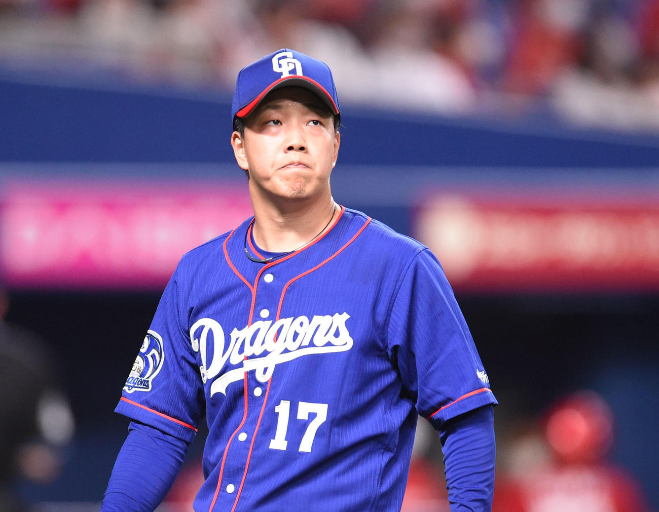 中日対広島　7回表広島攻撃終了、ベンチへ戻る柳（撮影・森本幸一）