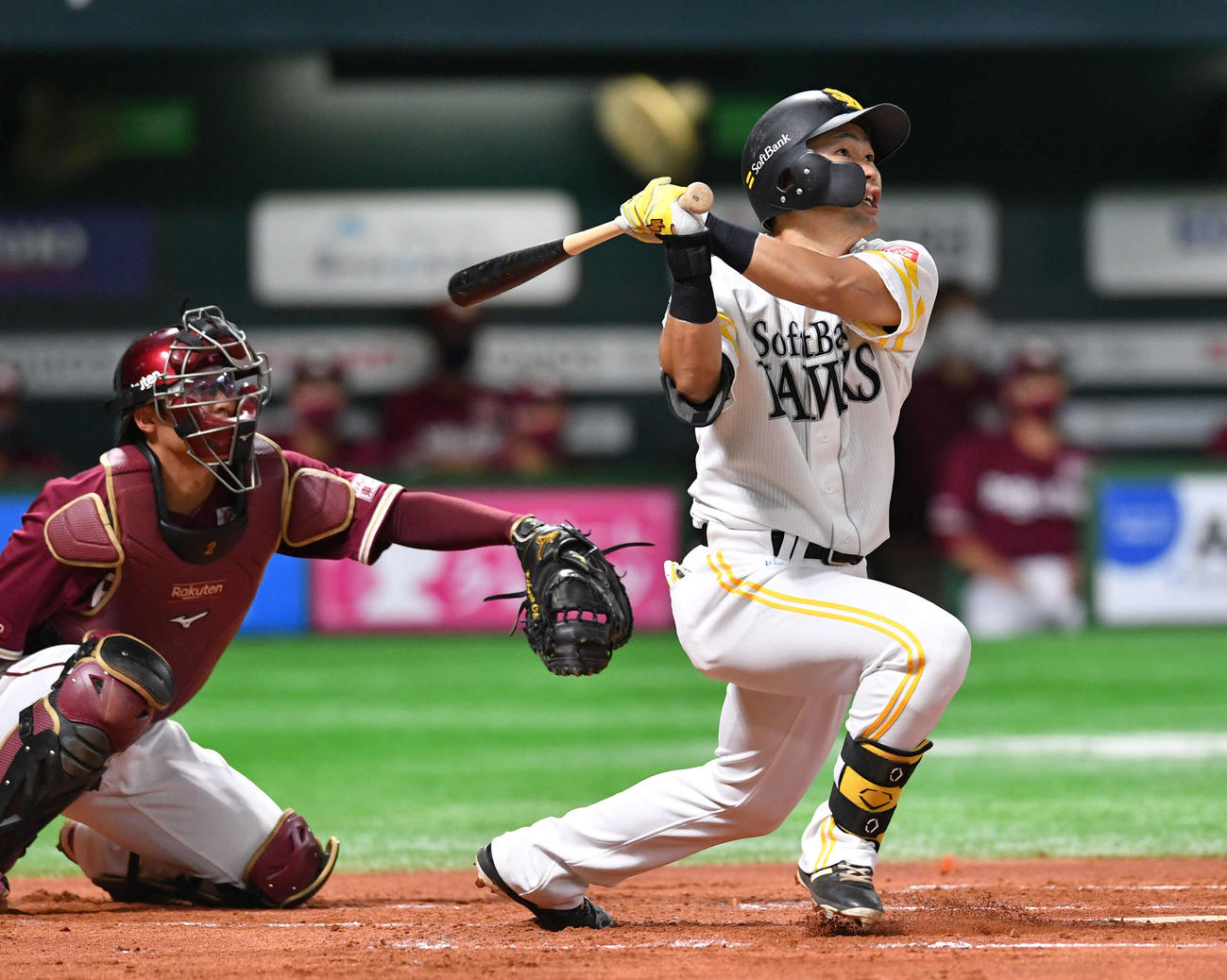 ソフトバンク対楽天　1回裏ソフトバンク2死満塁、中村晃は右越え逆転満塁本塁打を放つ（撮影・岩下翔太）