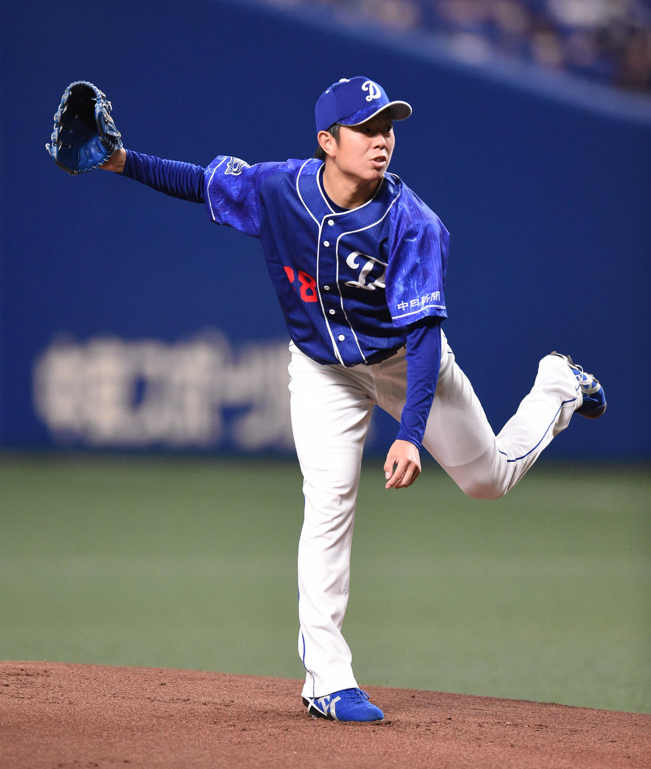 中日対広島　1回表、登板する中日先発の松葉（撮影・森本幸一）